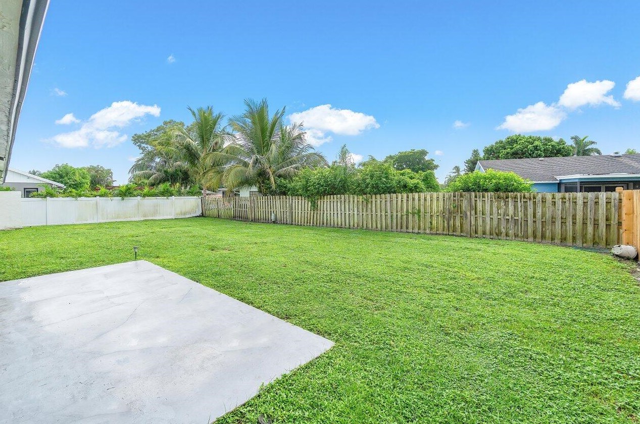 12176 Sugar Pine Trl, West Palm Beach FL  33414-5631 exterior