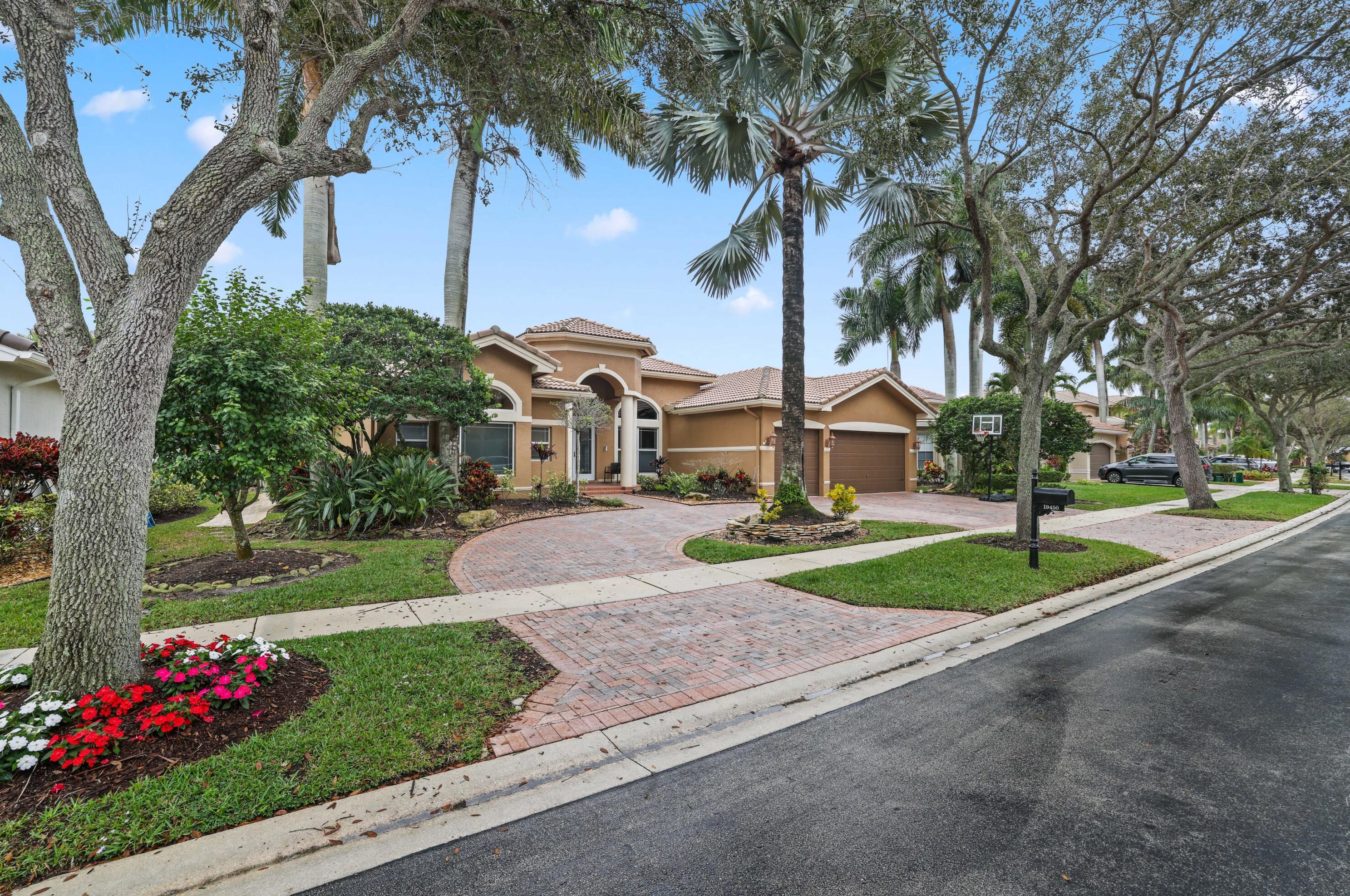 19450 Saturnia Lakes Dr, Boca Raton, FL 33498