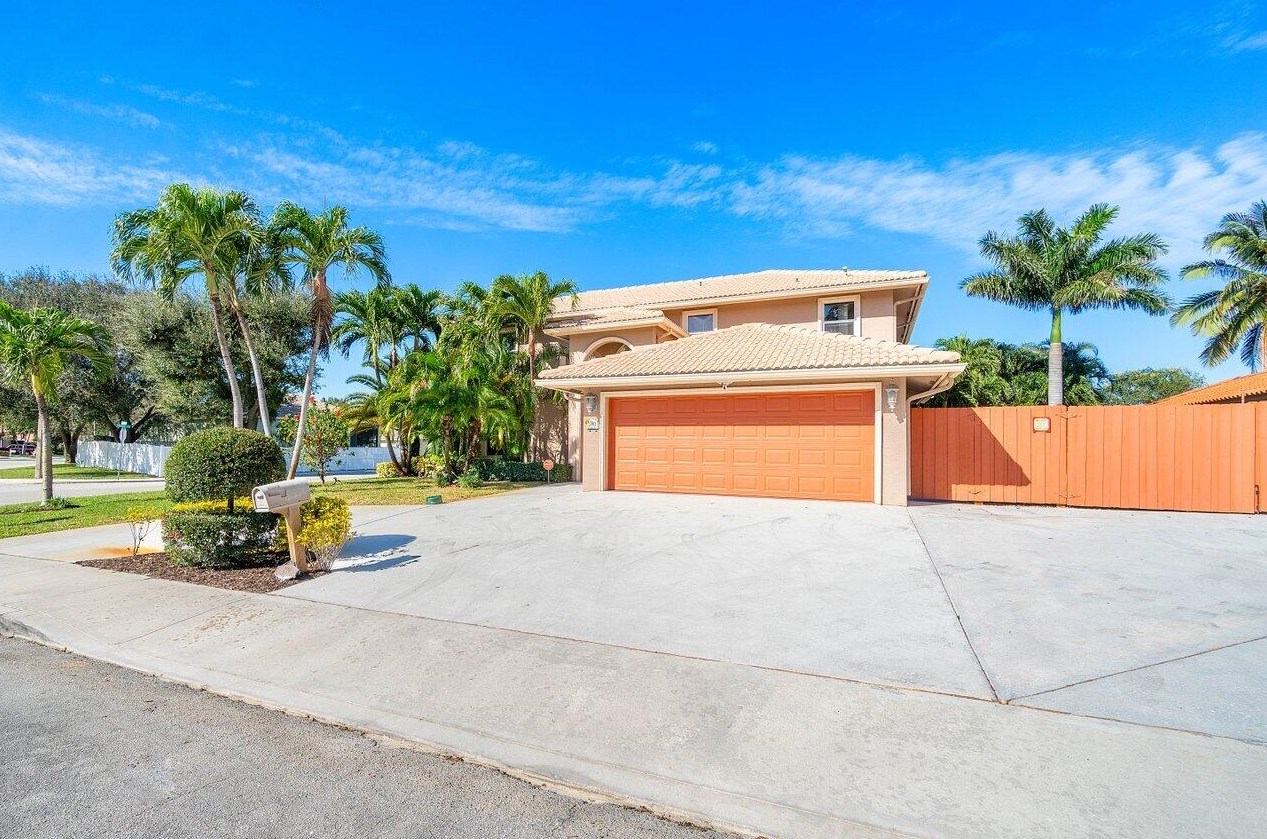 1740 Pierce Dr, Lake Worth, FL 33460