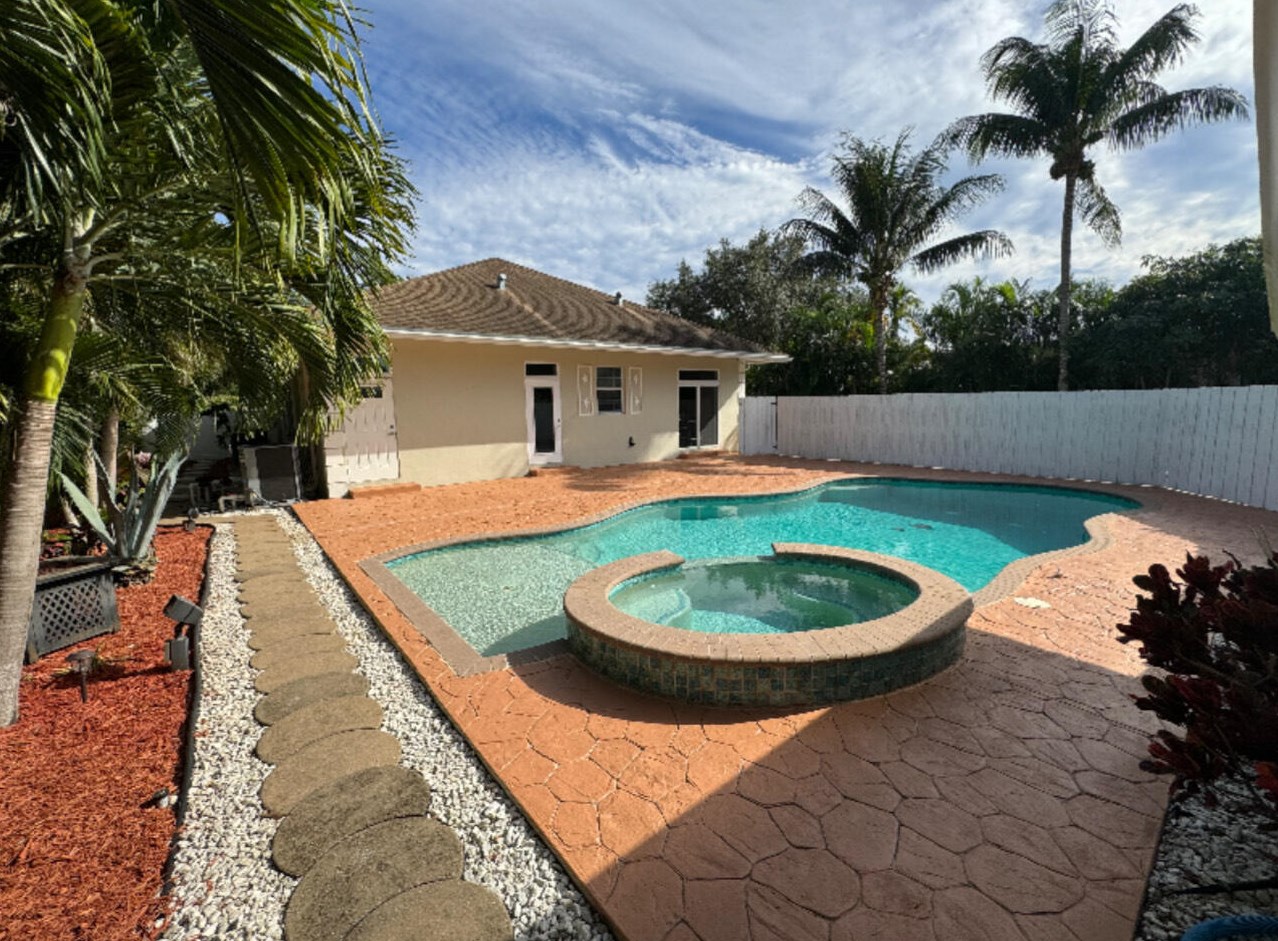 3605 Gulfstream Rd, Lake Worth, FL 33461