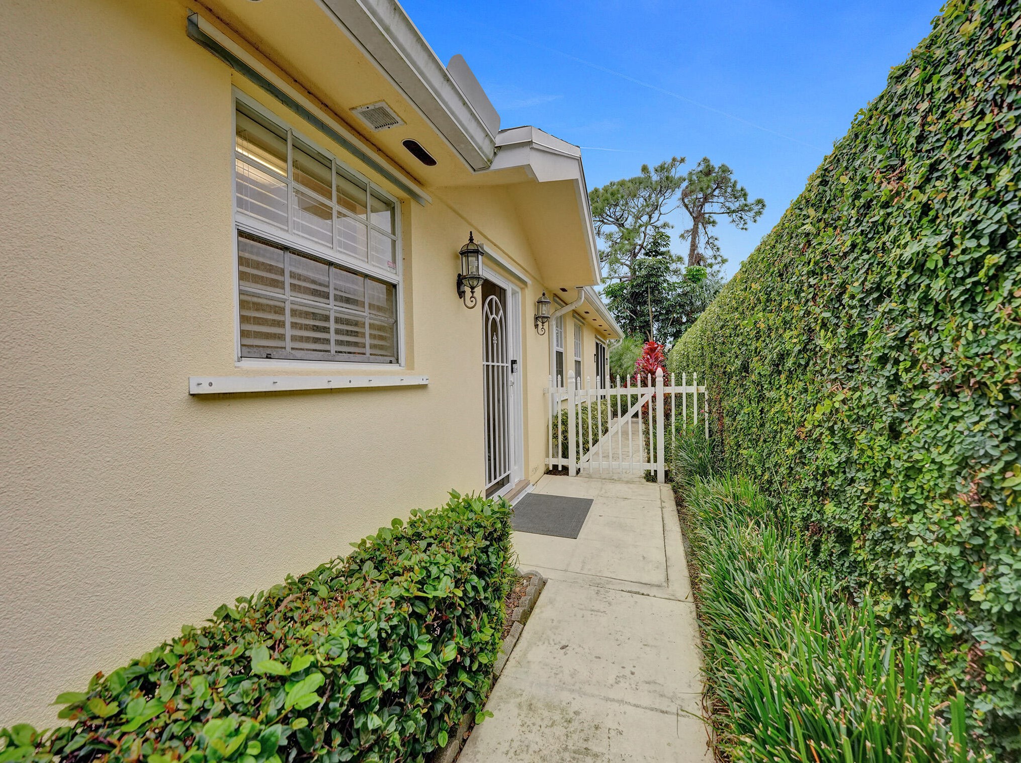 257 Brier Cir, Jupiter, FL 33458