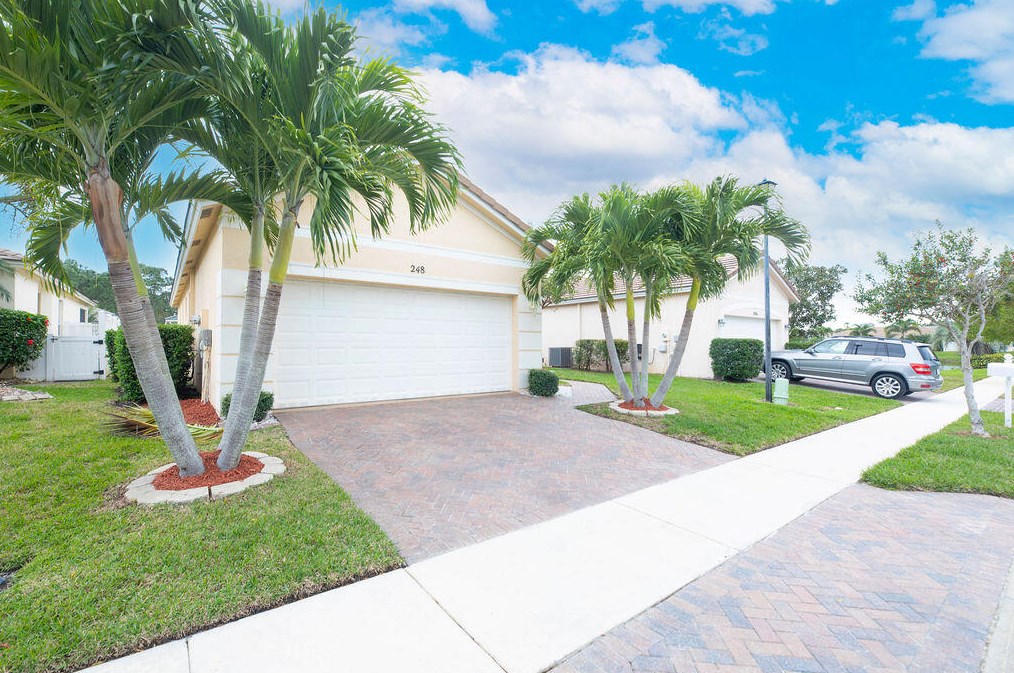 248 Manatee Springs Way, Fort Pierce, FL 34986-1716