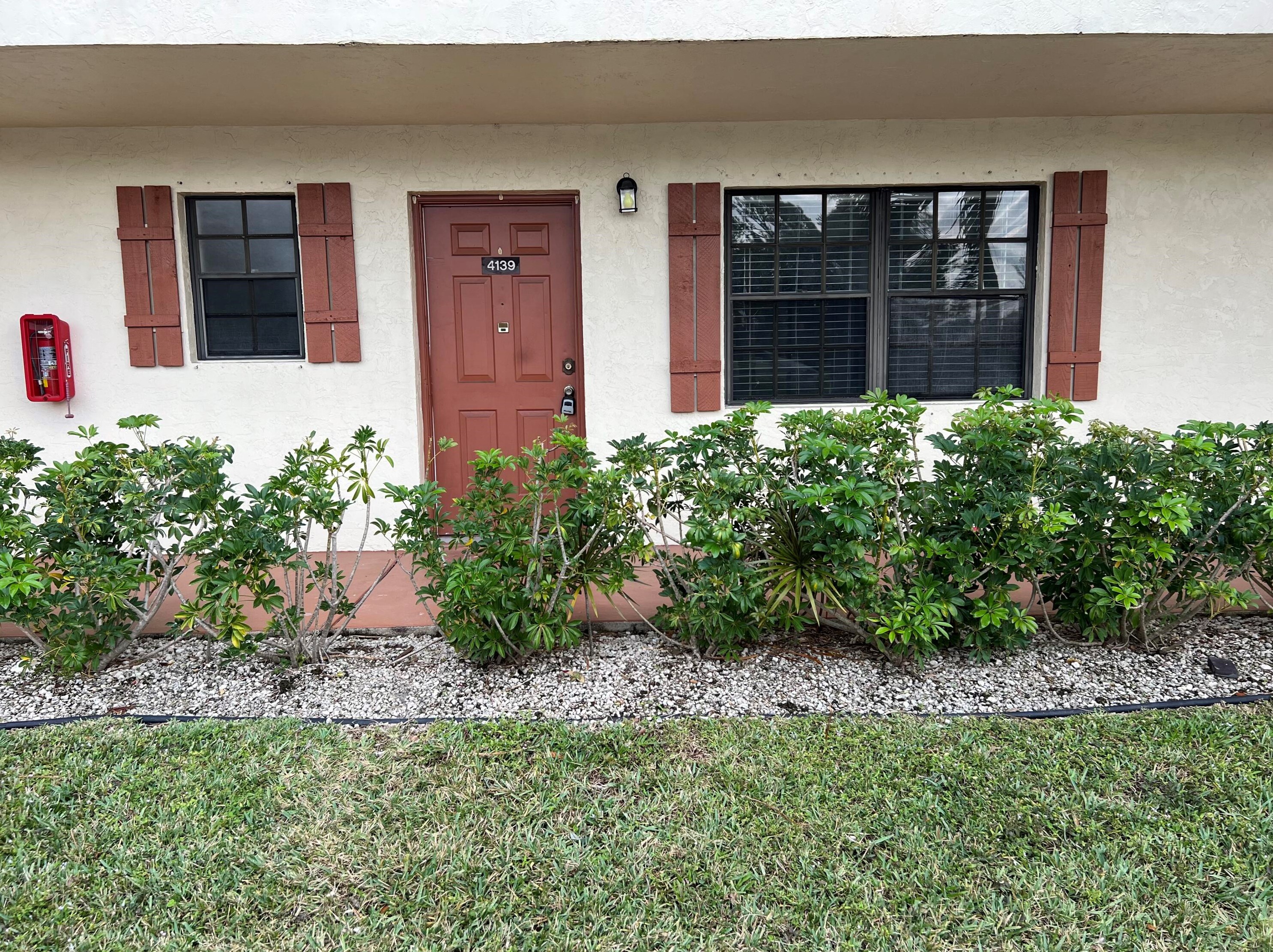 4139 Oak Terrace Dr, Lake Worth, FL 33463