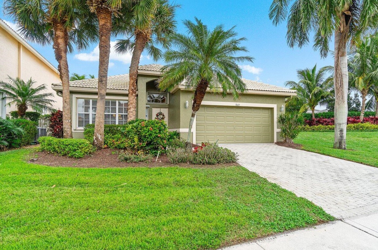 7669 Monarch Ct, Delray Beach, FL 33446