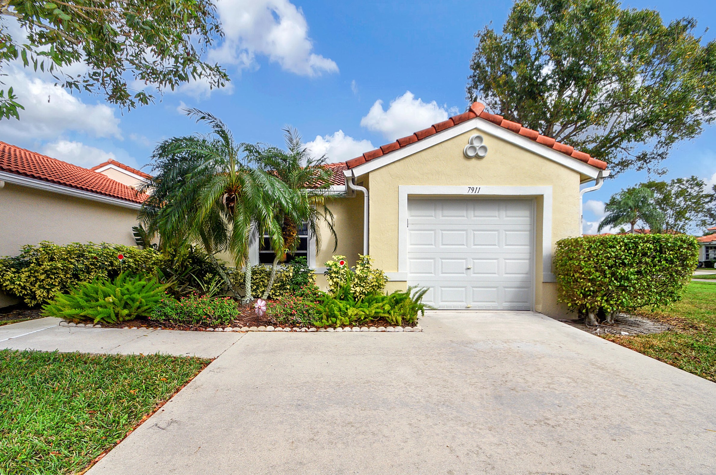 7911 Highsmith Ct, Lake Worth, FL 33467