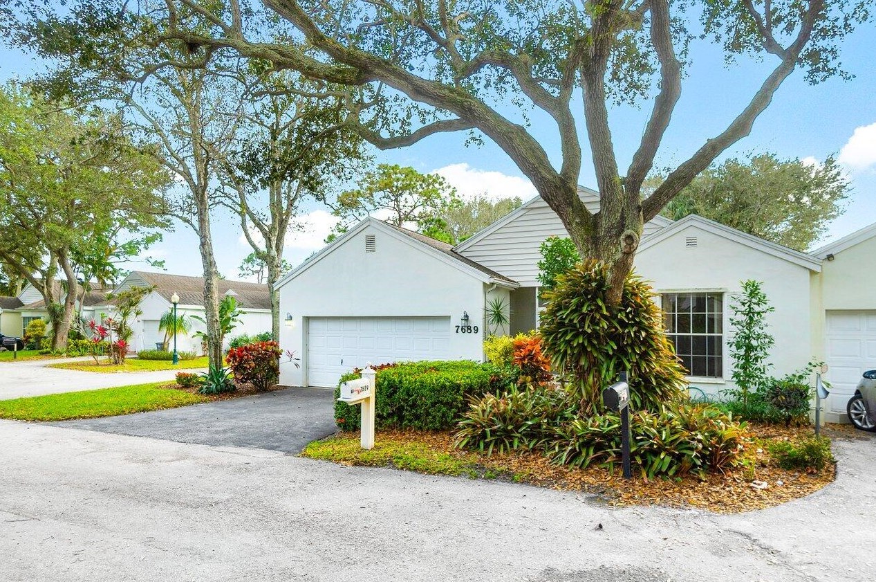 7689 Forest Green Ln, Boynton Beach, FL 33436-8804