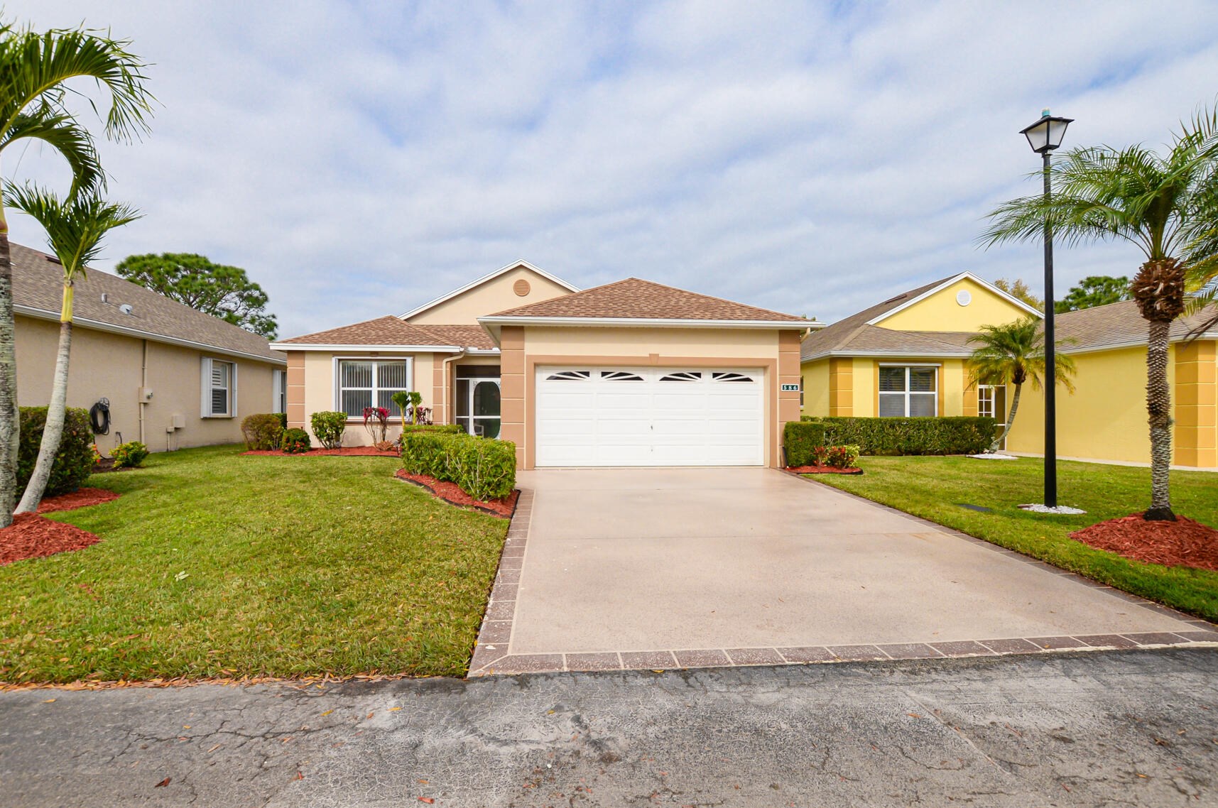 586 Cortina Ln, Fort Pierce, FL 34986-1742