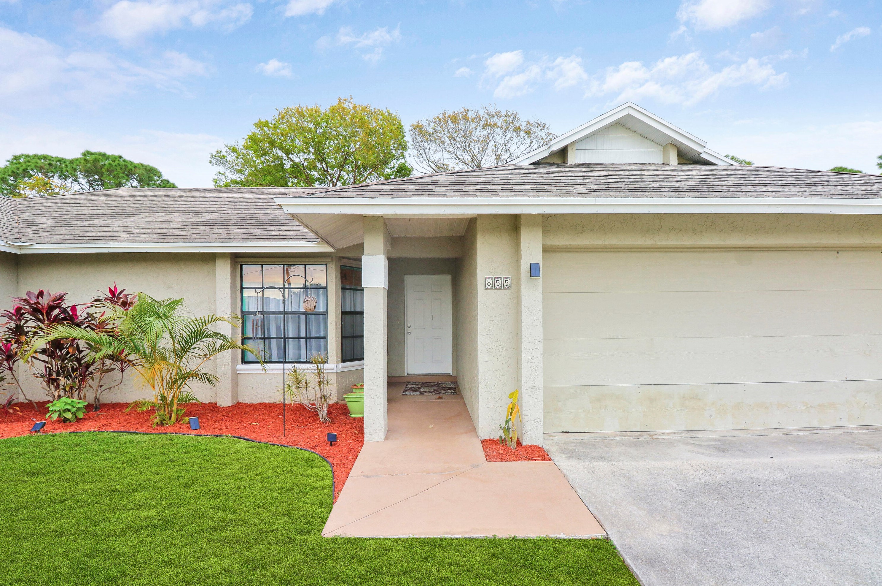 855 Polynesian Ave, Fort Pierce, FL 34983-4625