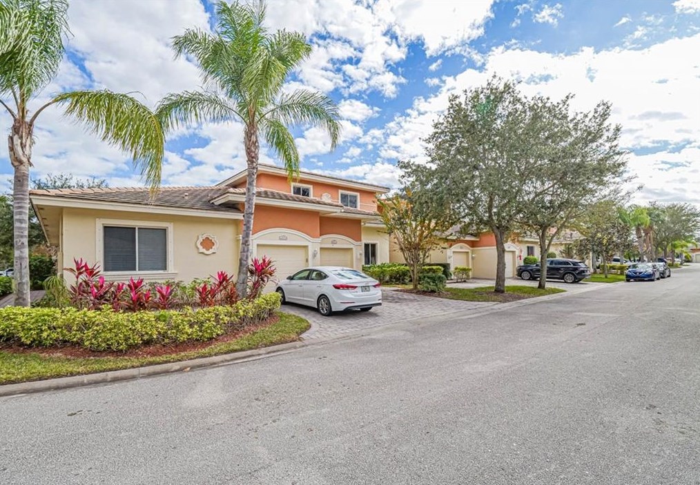 2548 Stockbridge Square, Vero Beach, FL 32962