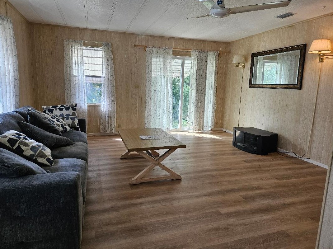 6909 Congress St, Hobe Sound, FL 33455-6013