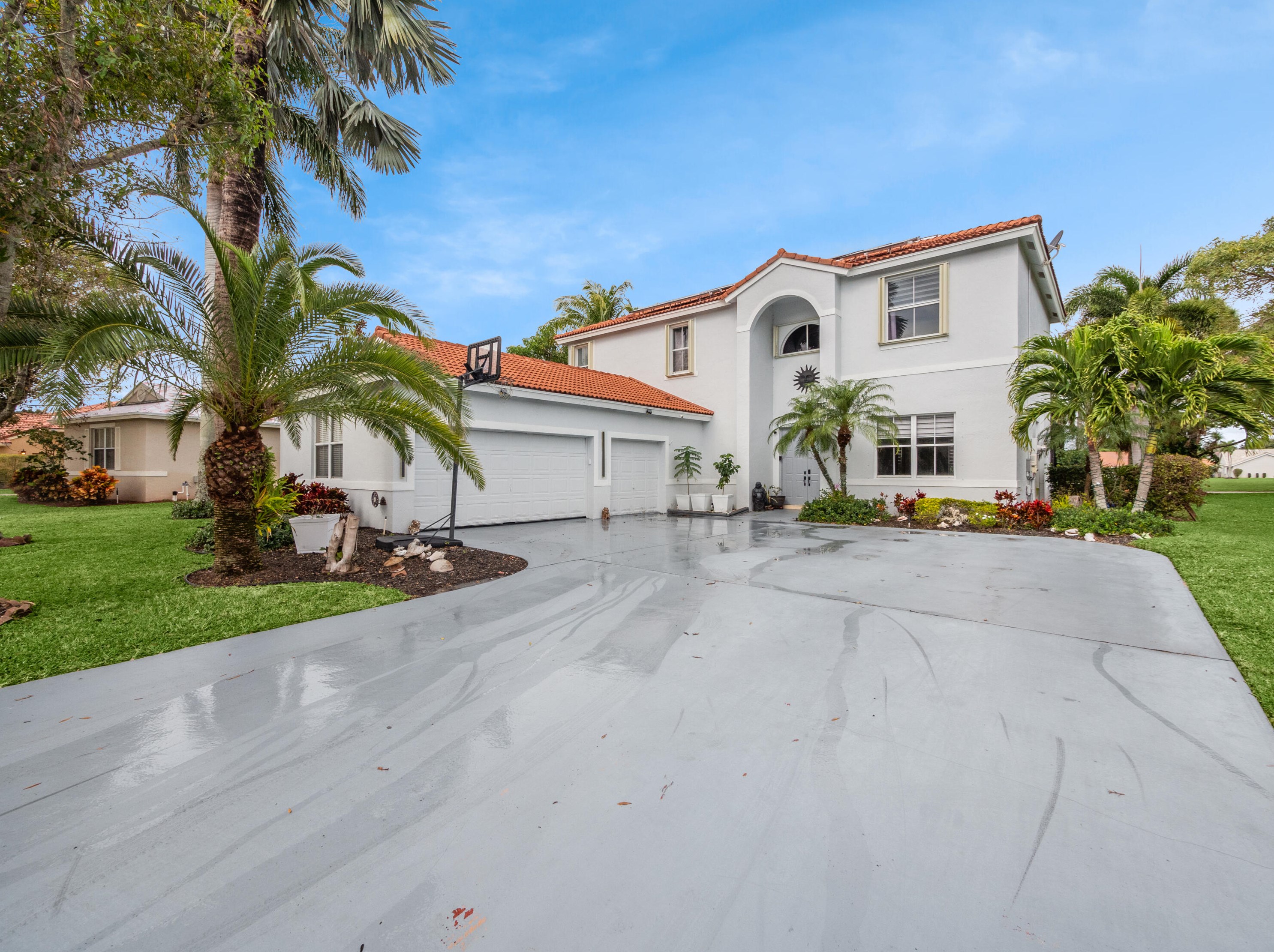 5591 Bermuda Dunes Cir, Lake Worth, FL 33463-6571