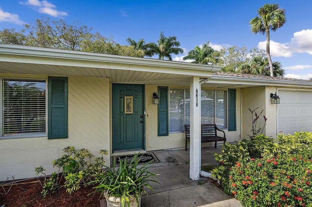 2313 4th Ave, Vero Beach, FL 32962-8320