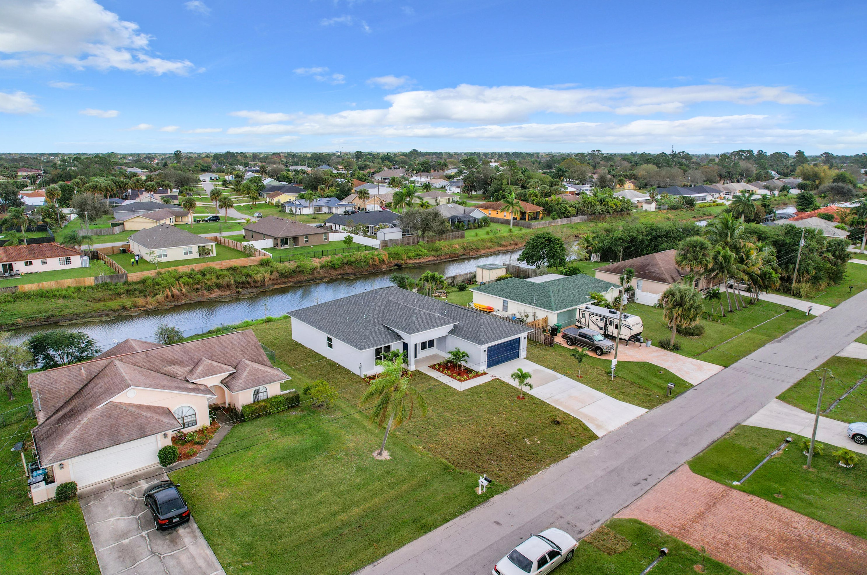 1721 Del Rio Blvd, Fort Pierce, FL 34953-1127