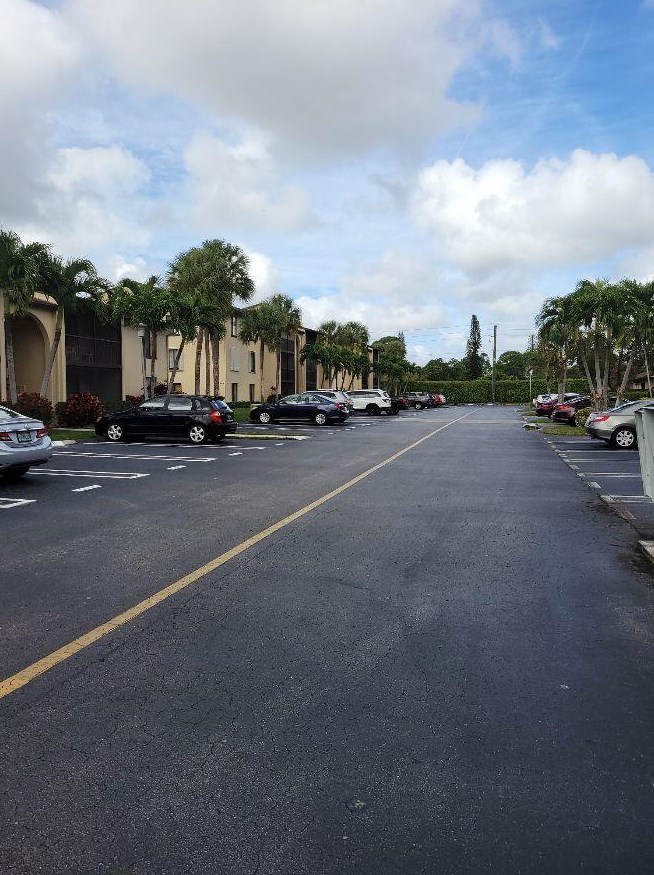 614 Sea Pine Way, West Palm Beach, FL 33415-9049