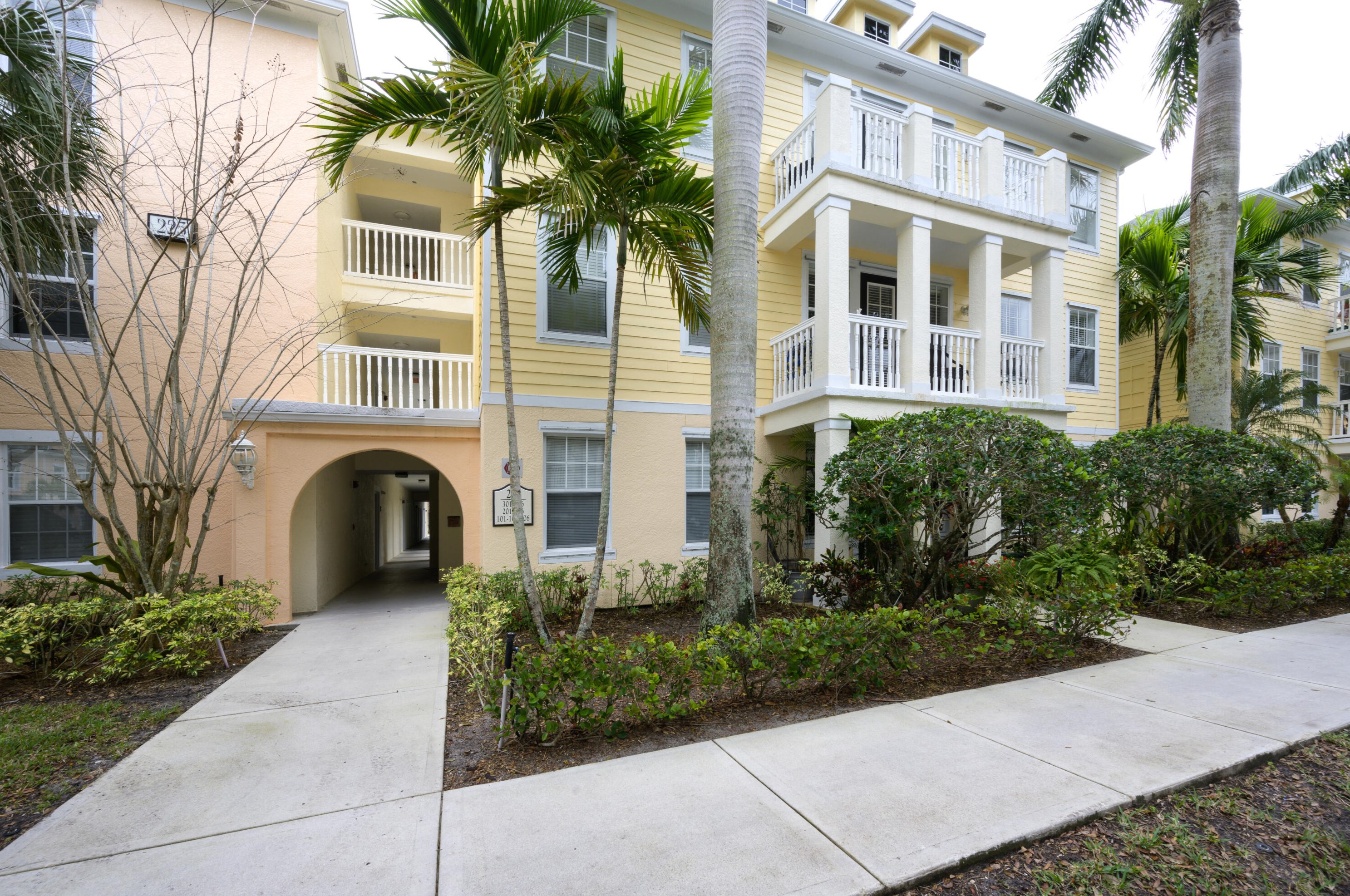 225 Murcia Dr #303, Jupiter, FL 33458