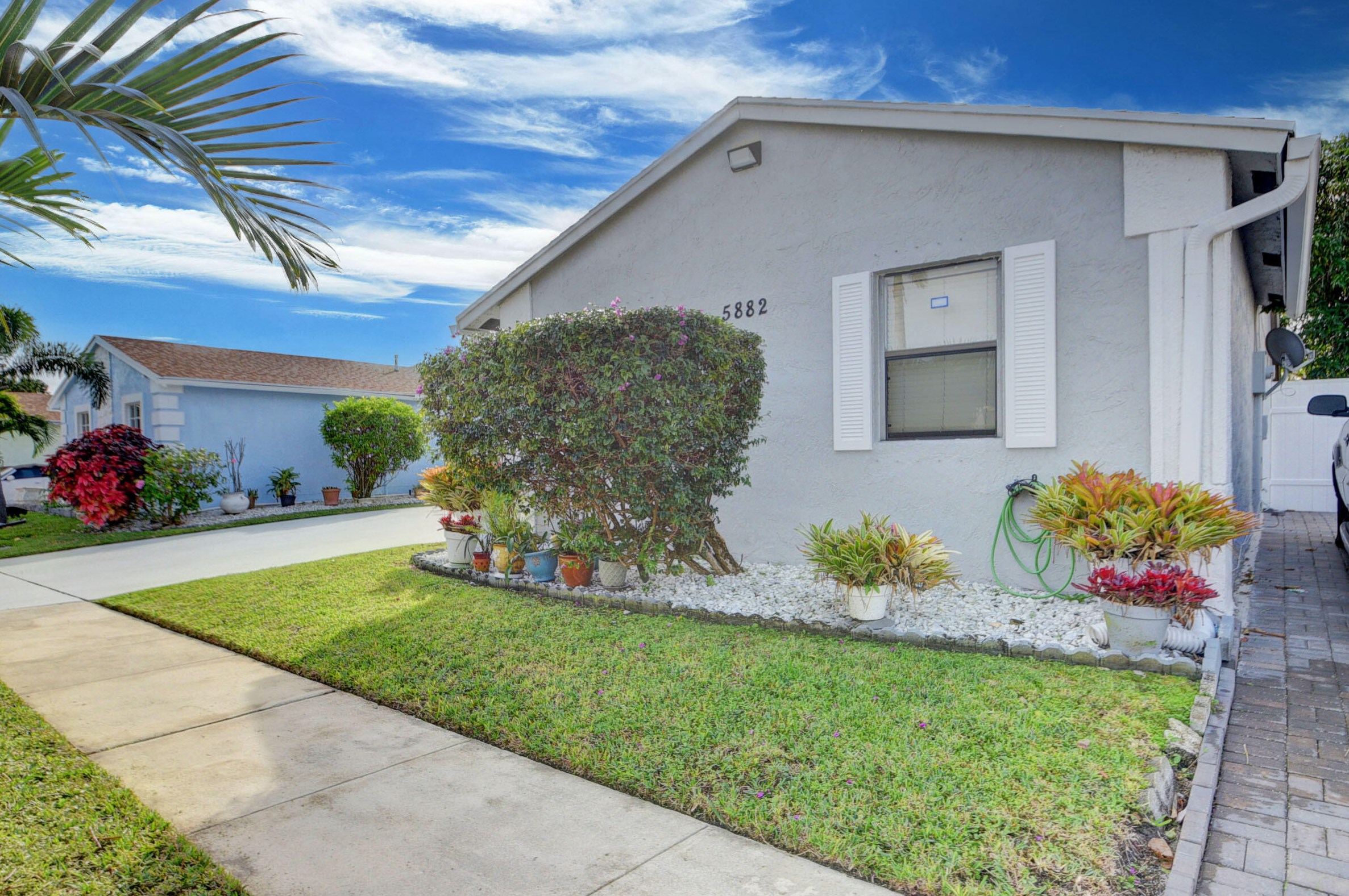 5882 Lincoln Cir, Lake Worth FL  33463-6763 exterior