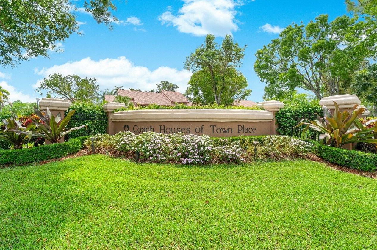 5600 Coach House Cir, Boca Raton FL  33486-8634 exterior