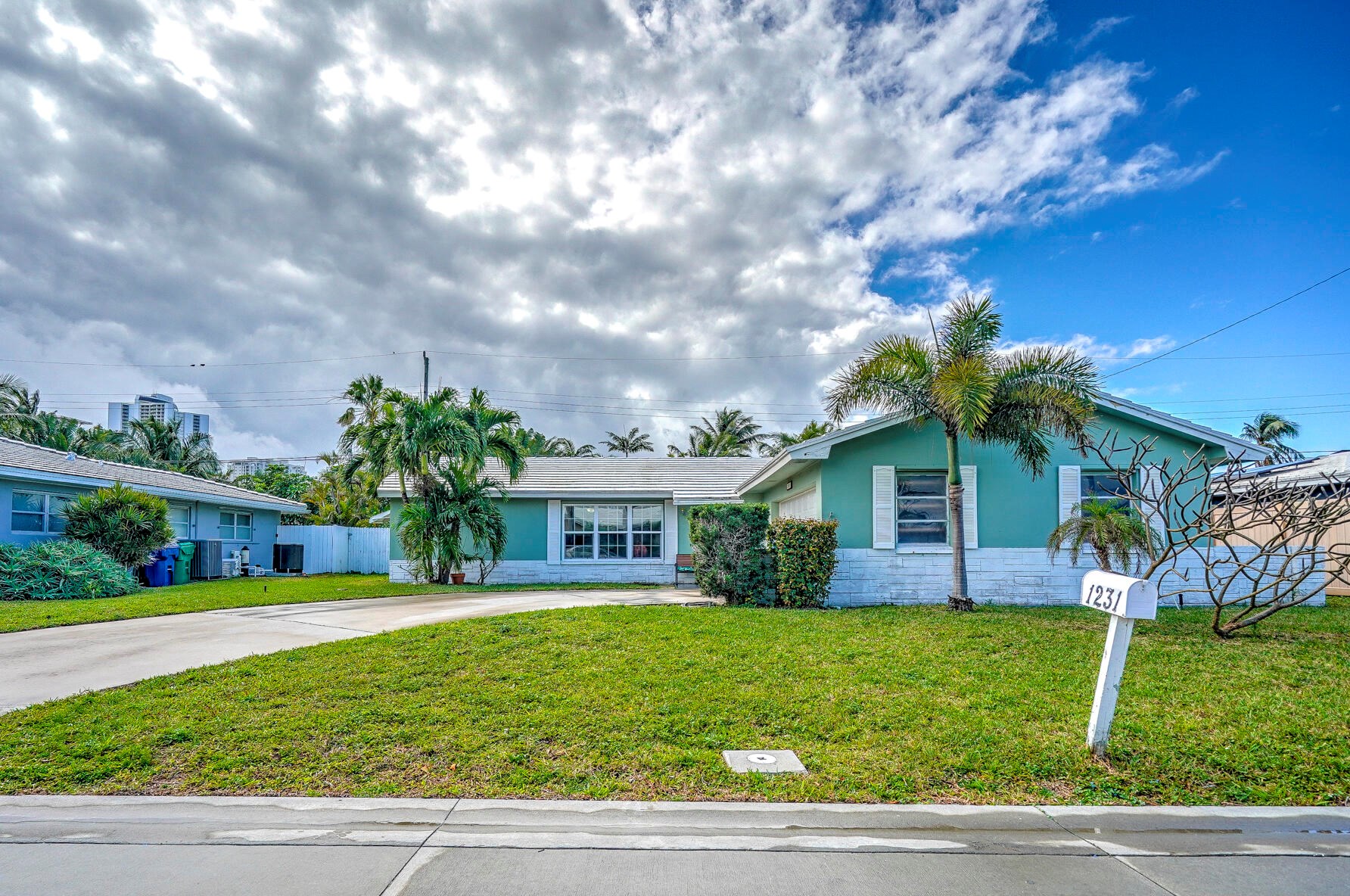 1231 Manor Dr, West Palm Beach, FL 33404-2738