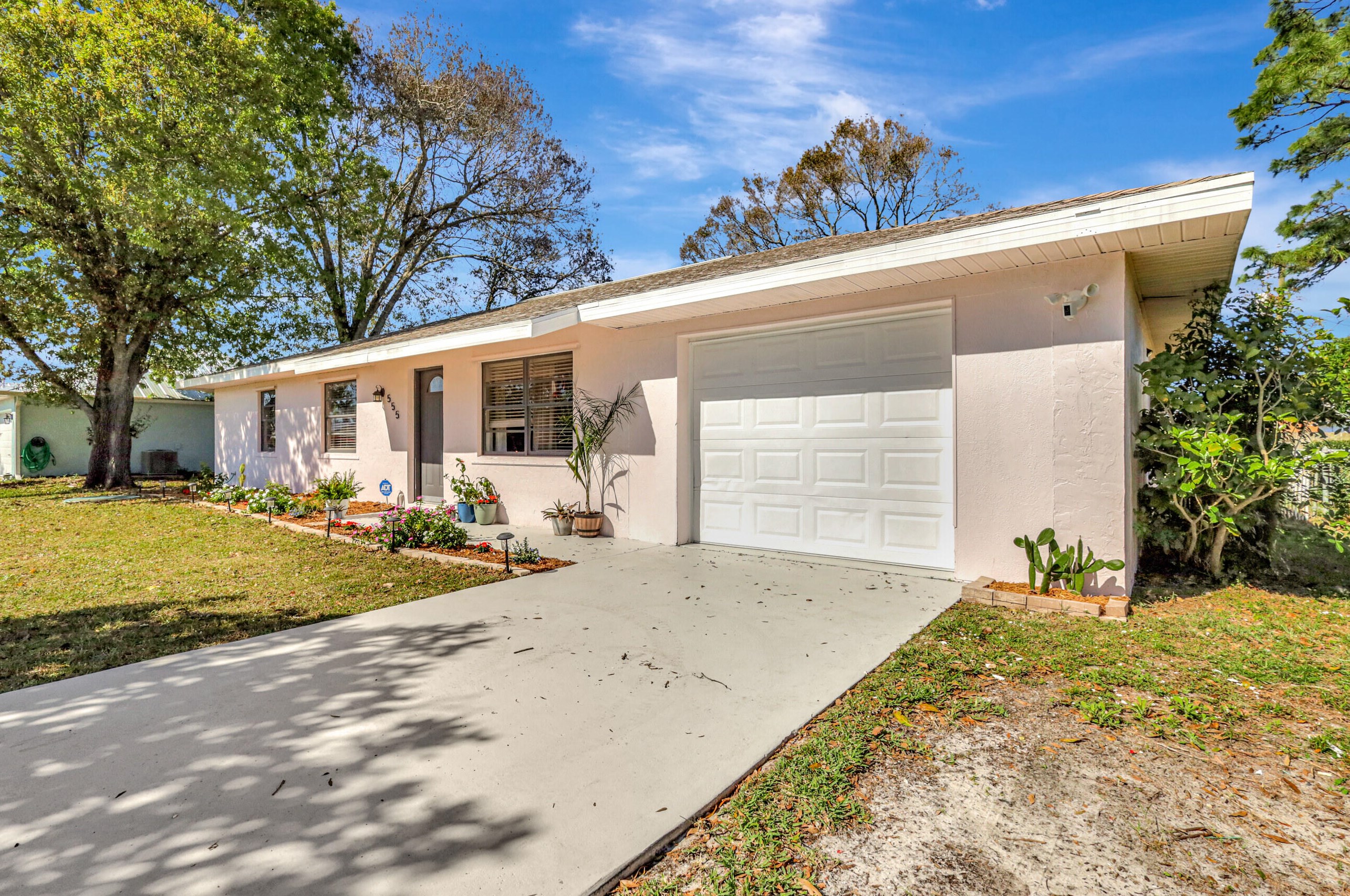 555 Butler Ave, Fort Pierce FL  34983-8738 exterior