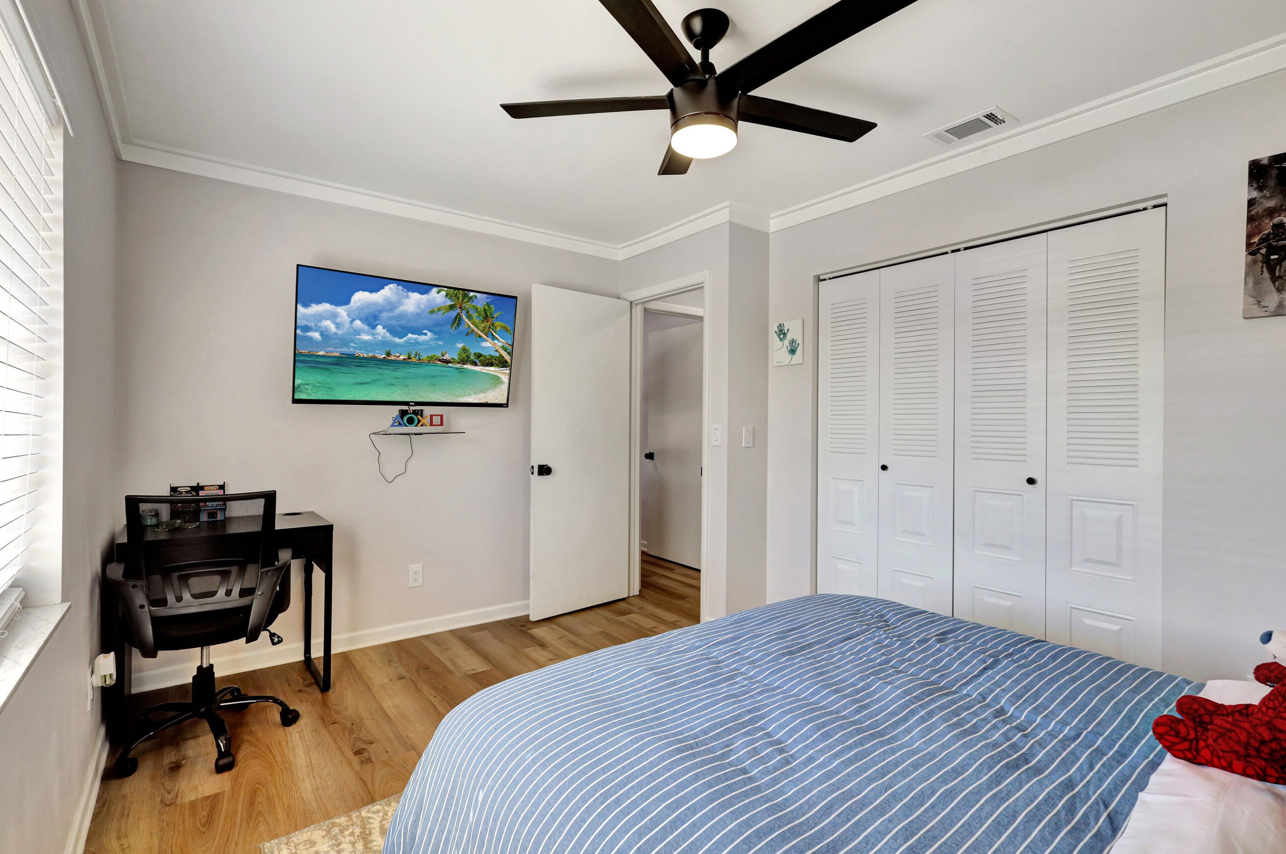 555 Butler Ave, Fort Pierce FL  34983-8738 exterior