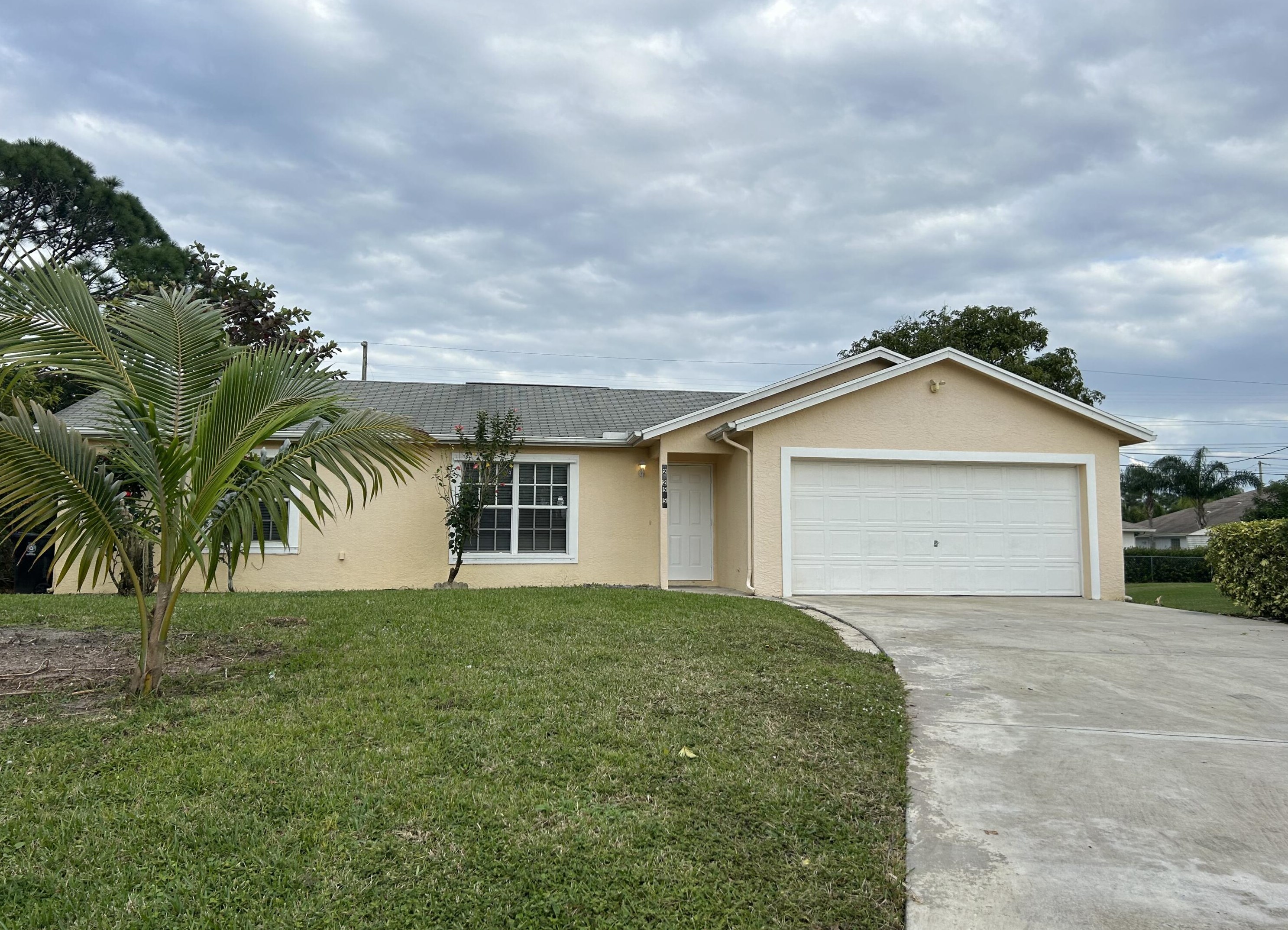 2255 Sw Haycraft Cir, Fort Pierce, FL 34953