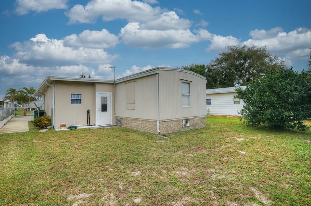 467 Egret Cir, Sebastian FL  32976-7483 exterior