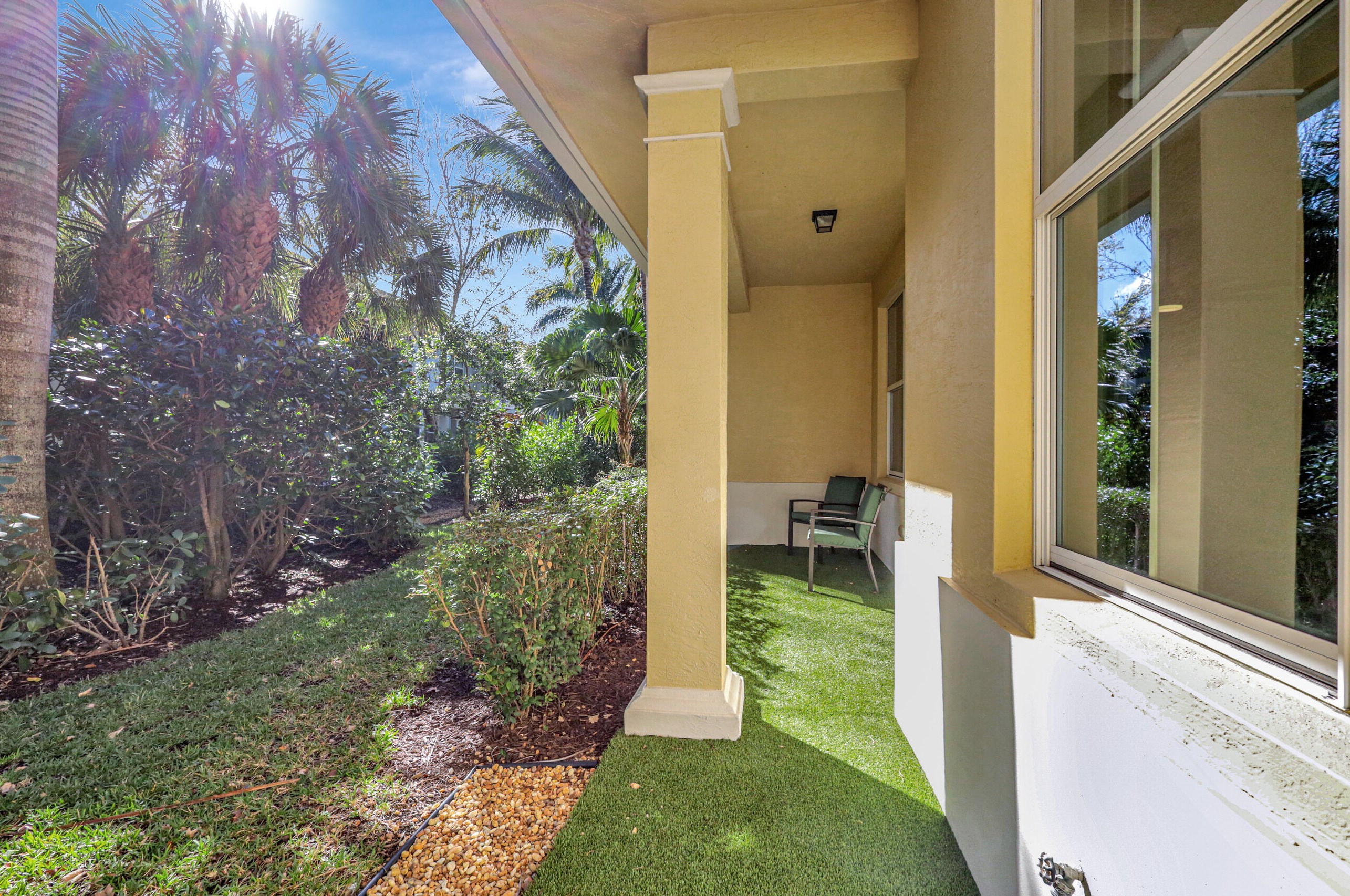4036 Kingston Ln, West Palm Beach FL  33418-3425 exterior