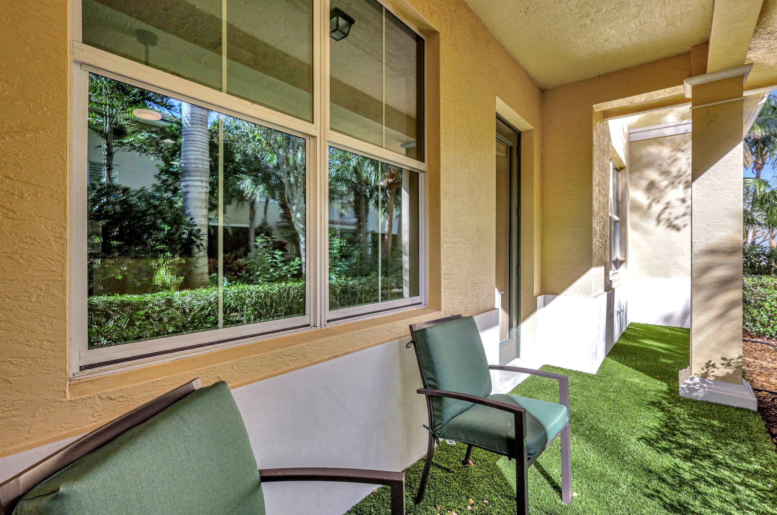 4036 Kingston Ln, West Palm Beach FL  33418-3425 exterior
