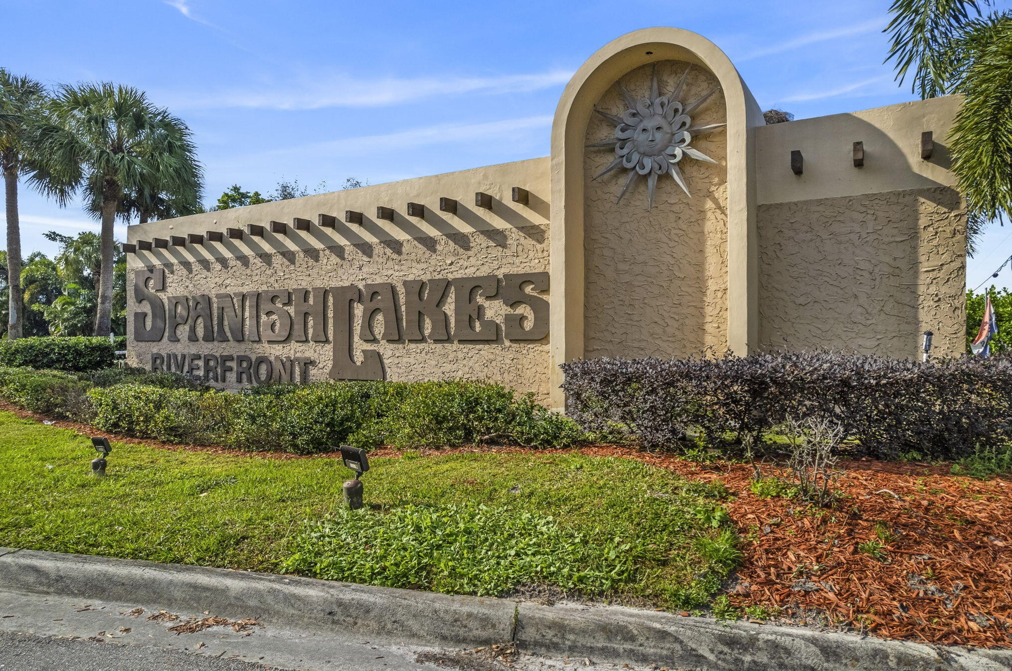 116 Camino Del Rio, Fort Pierce FL  34952-2375 exterior