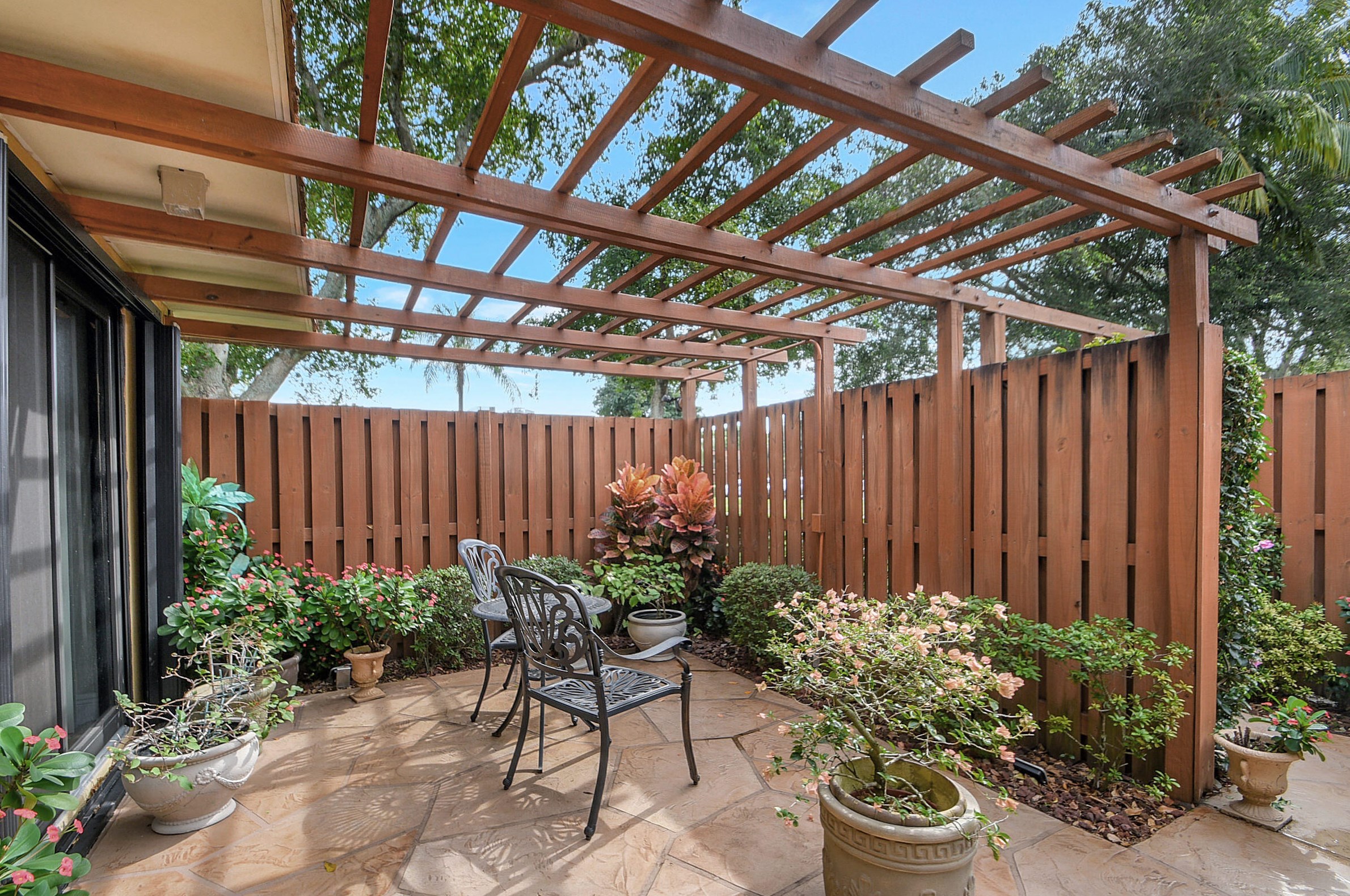 2402 24th Ln, Lake Worth FL  33463-3570 exterior