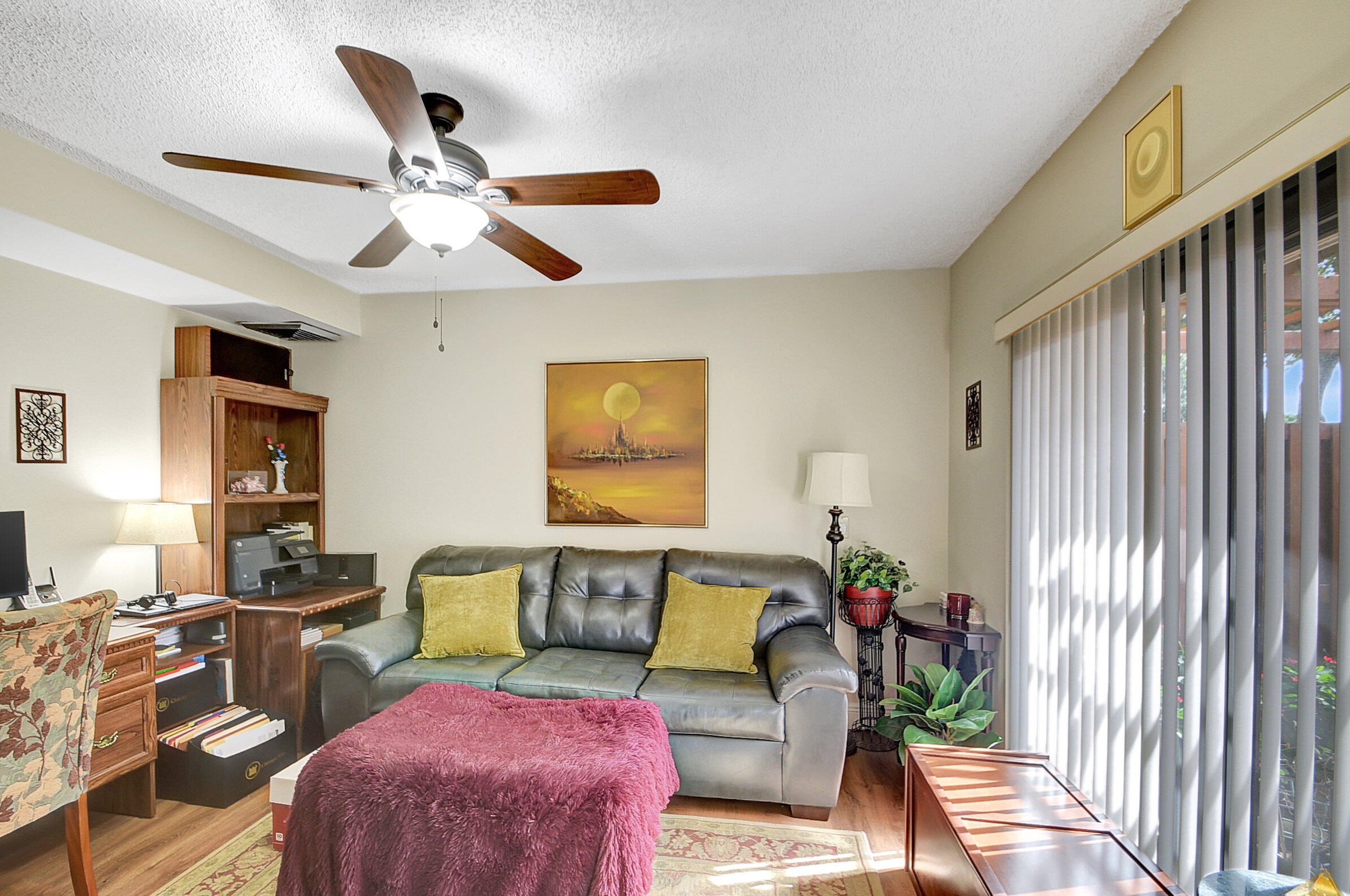 2402 24th Ln, Lake Worth FL  33463-3570 exterior