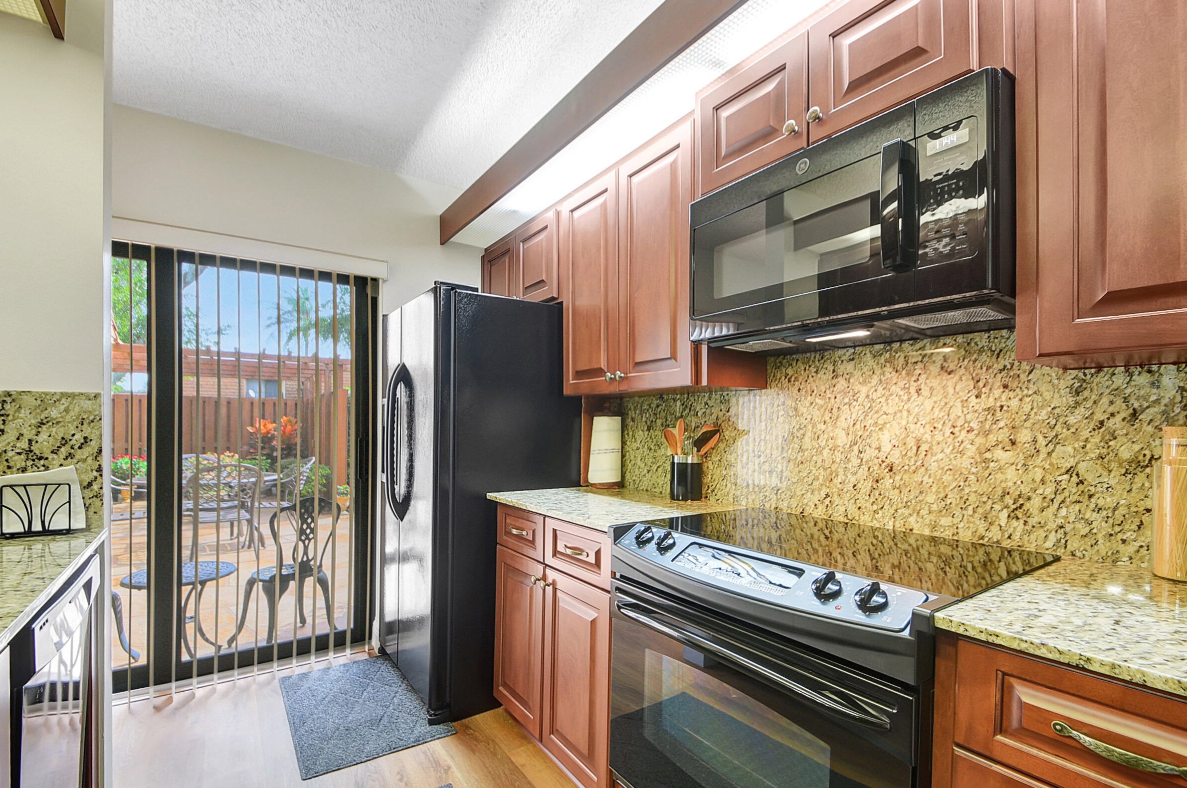 2402 24th Ln, Lake Worth FL  33463-3570 exterior