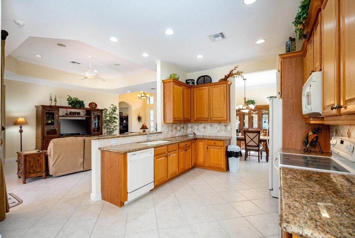 8845 Champions Way, Port Saint Lucie FL  34986-2805 exterior