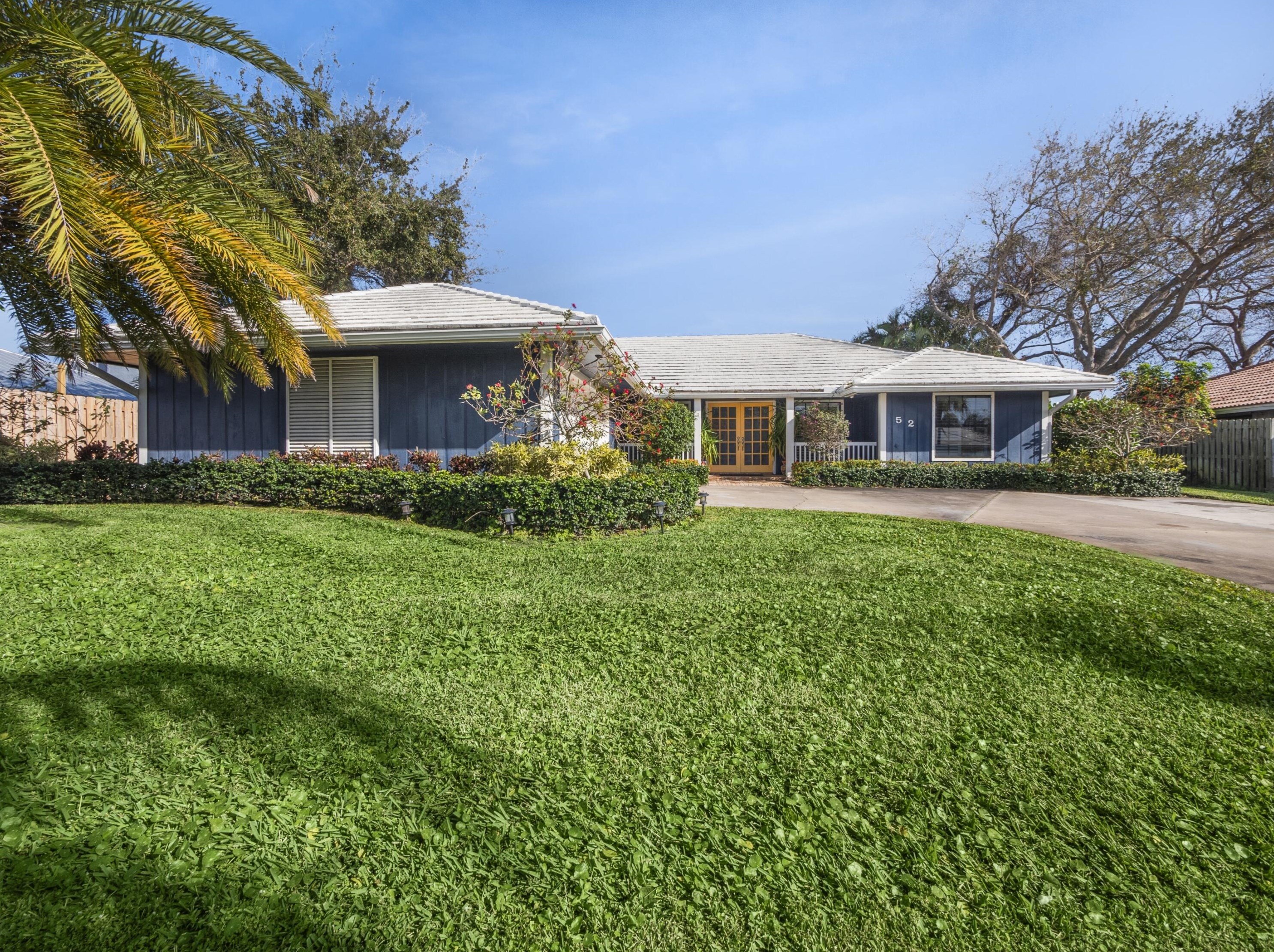 52 Birch Pl, Jupiter, FL 33469-2106