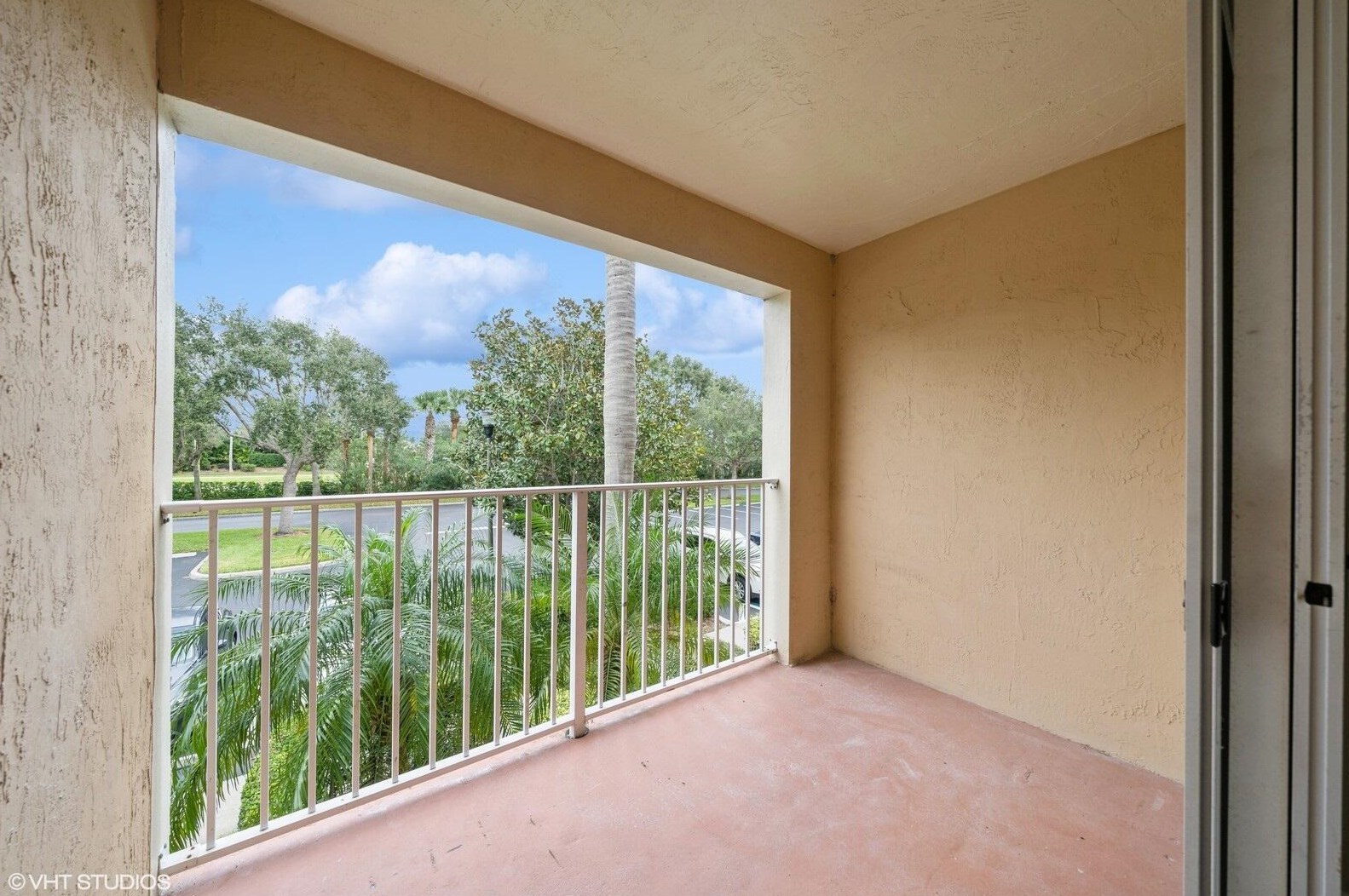 1670 42nd Cir, Vero Beach, FL 32967-8112
