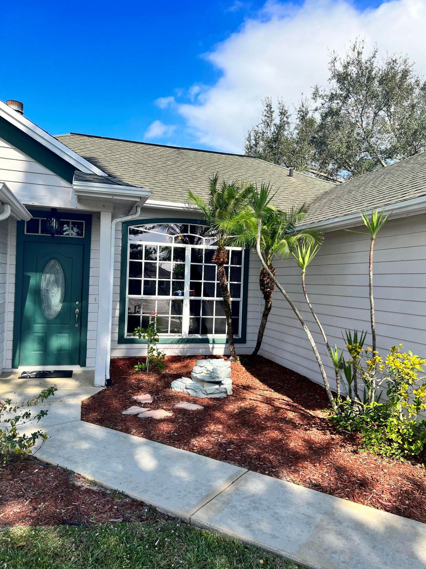 2211 Almansa Ave, Fort Pierce FL  34953-5782 exterior