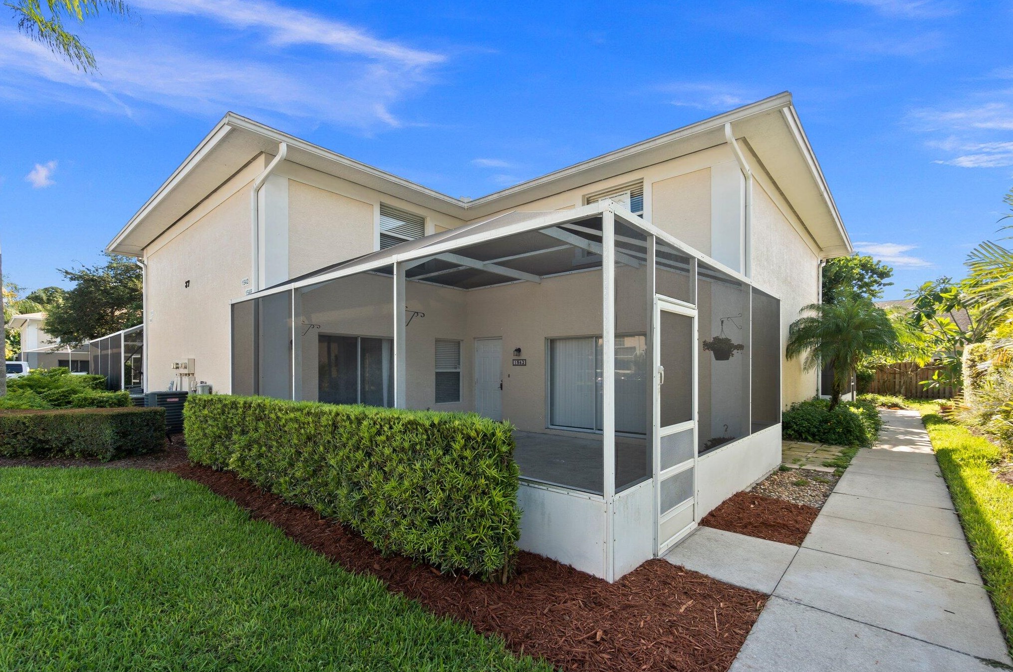 1542 Lawnwood Cir, Fort Pierce, FL 34950-4972