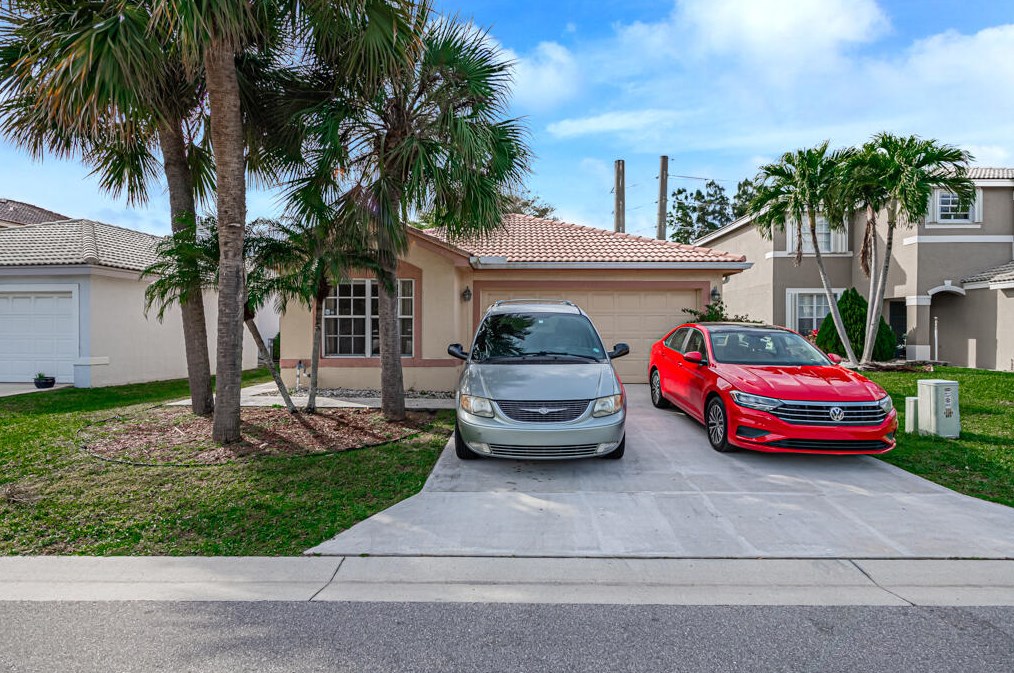 7085 Chesapeake Cir, Boynton Beach, FL 33436