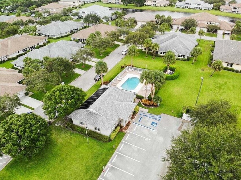 1747 Dove Tail Dr, Fort Pierce FL  34982-8018 exterior