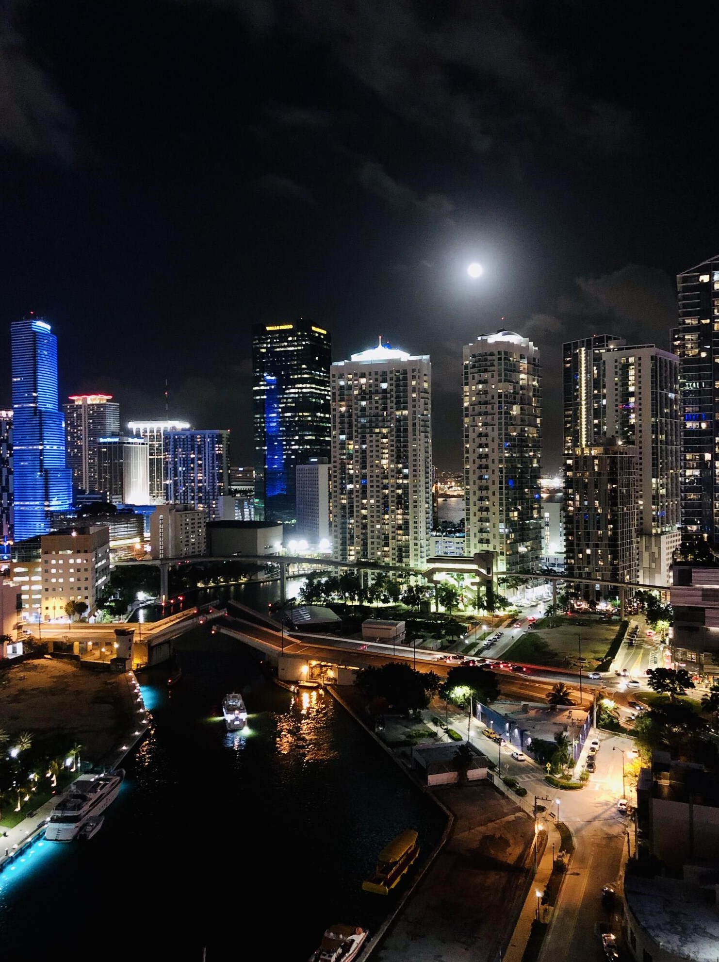 690 Sw 1st Ct Apt 2504, Miami, FL 33130