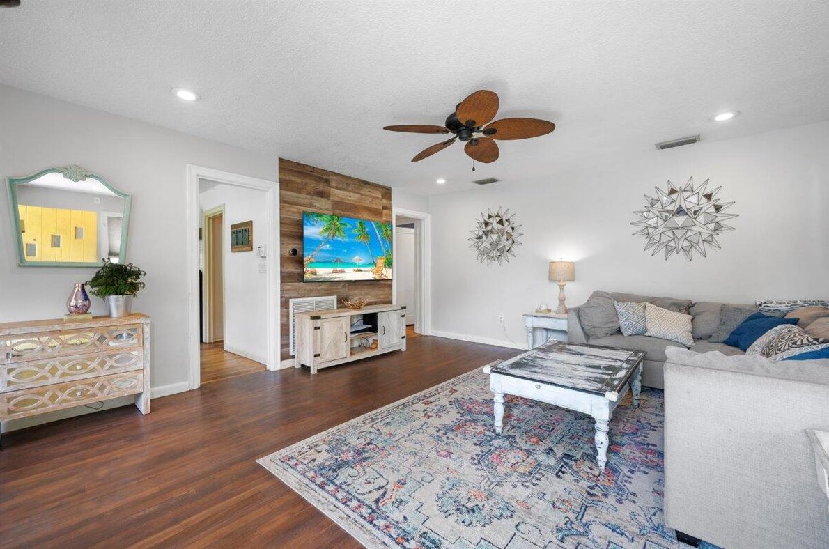 406 N L St, Lake Worth, FL 33460