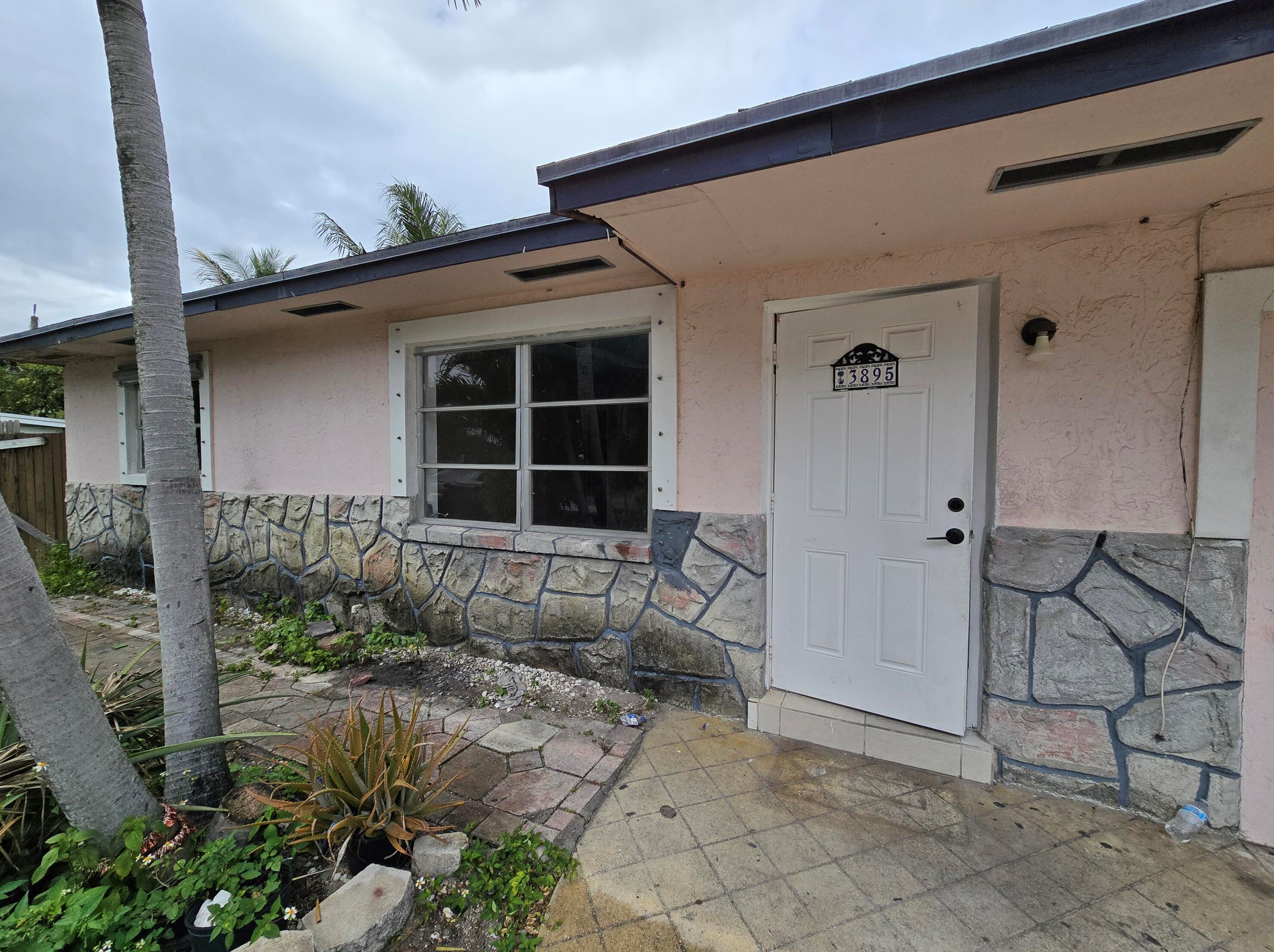 3895 Allison Ct, Lake Worth, FL 33461