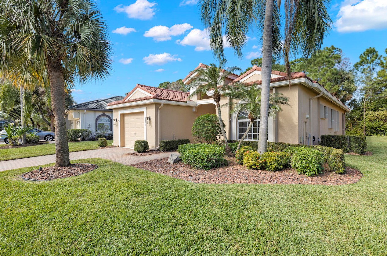 8373 Siciliano St, Boynton Beach, FL 33472-7169
