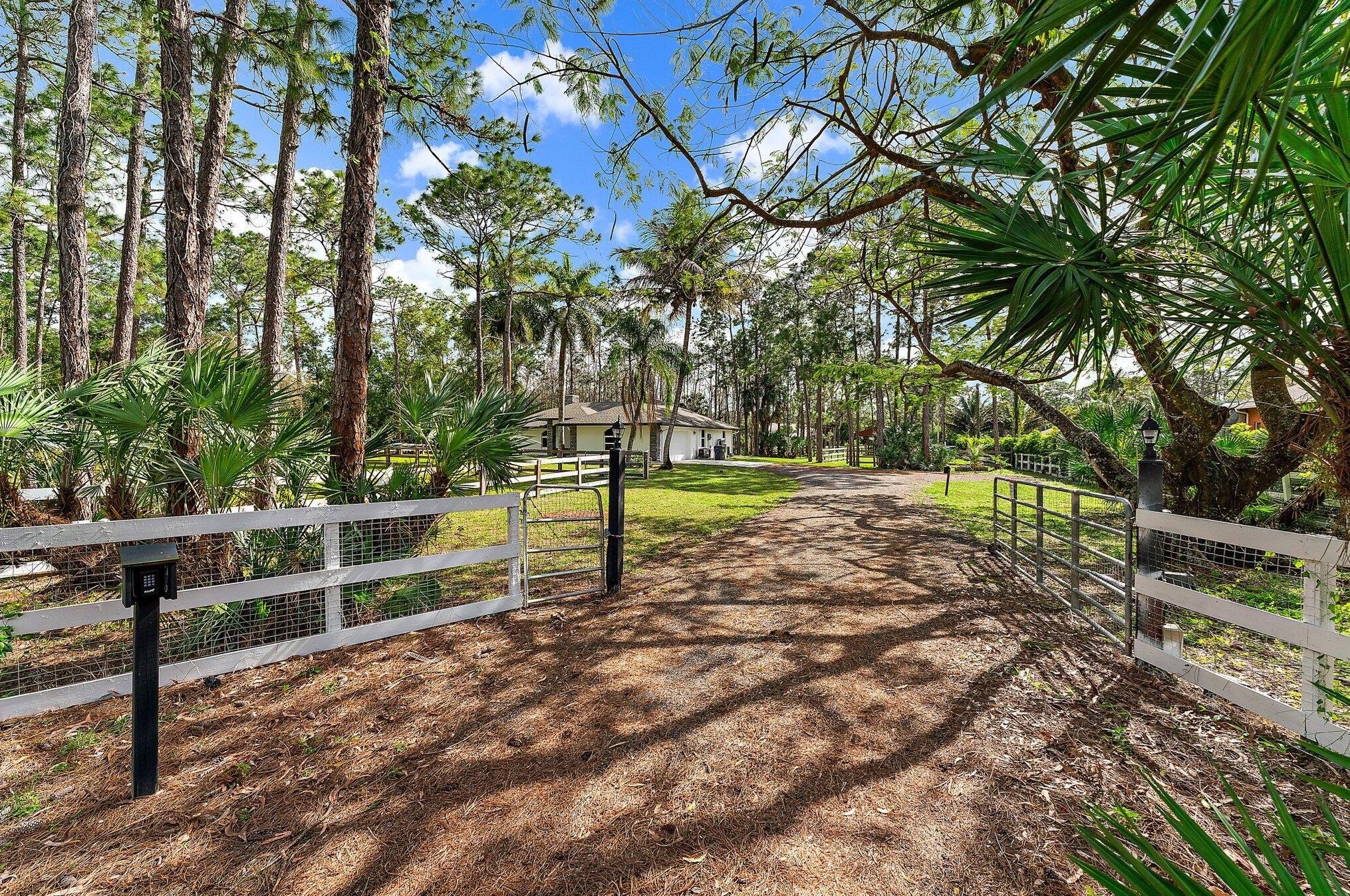 16528 Temple Blvd, Town of Loxahatchee Groves, FL 33470