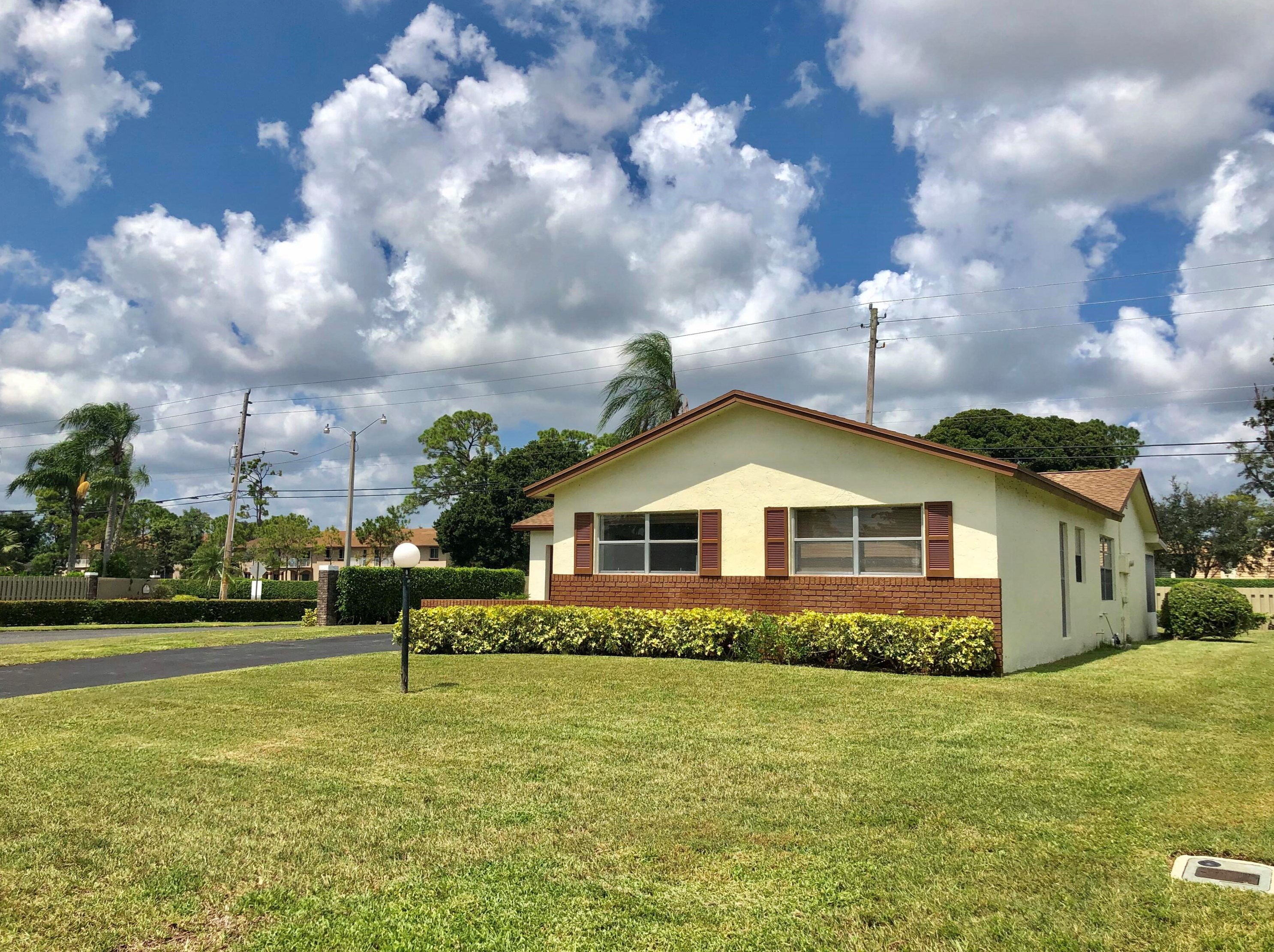 6101 Rainbow Cir, Lake Worth, FL 33463