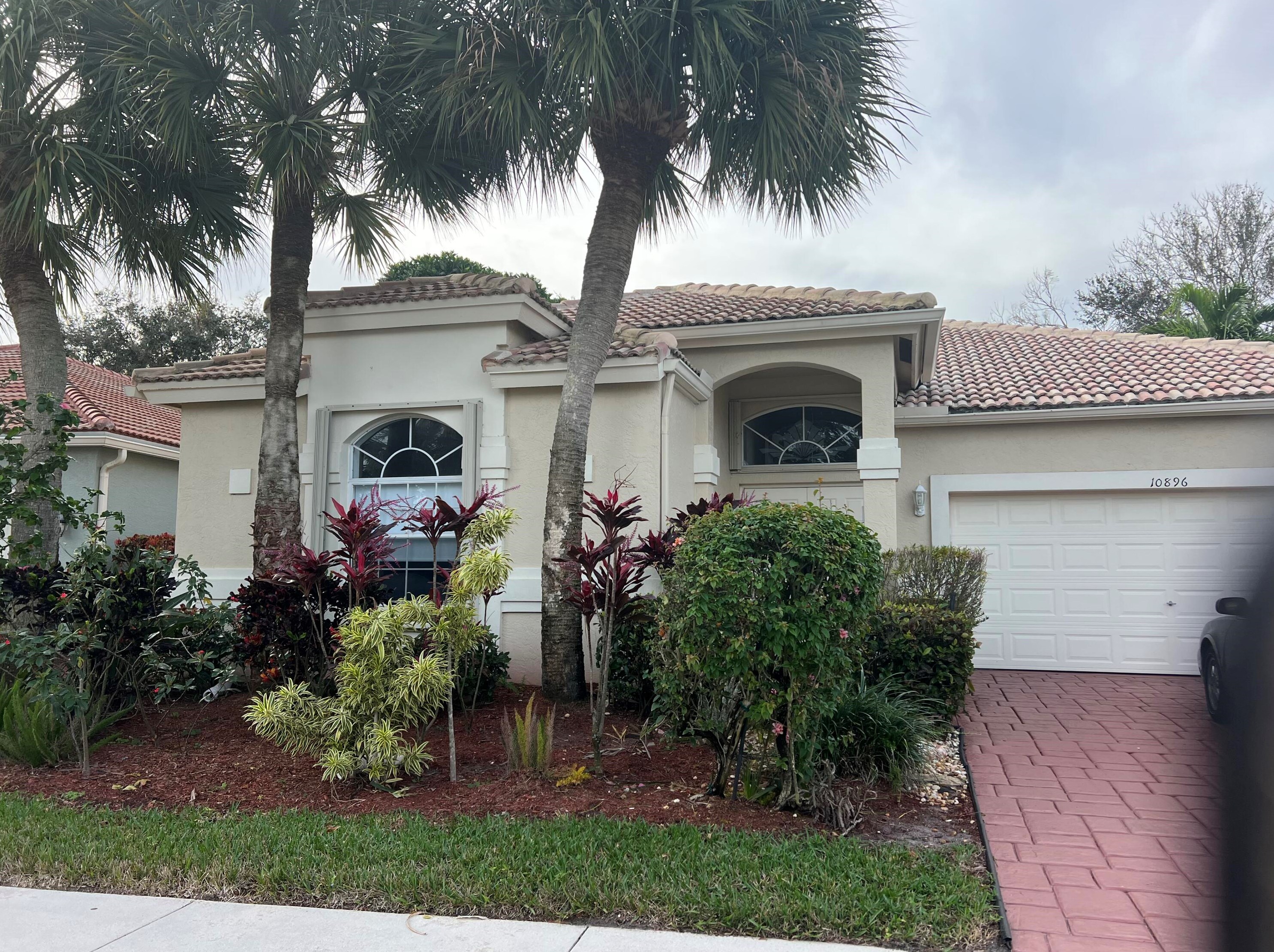 10896 Royal Caribbean Cir, Boynton Beach, FL 33437