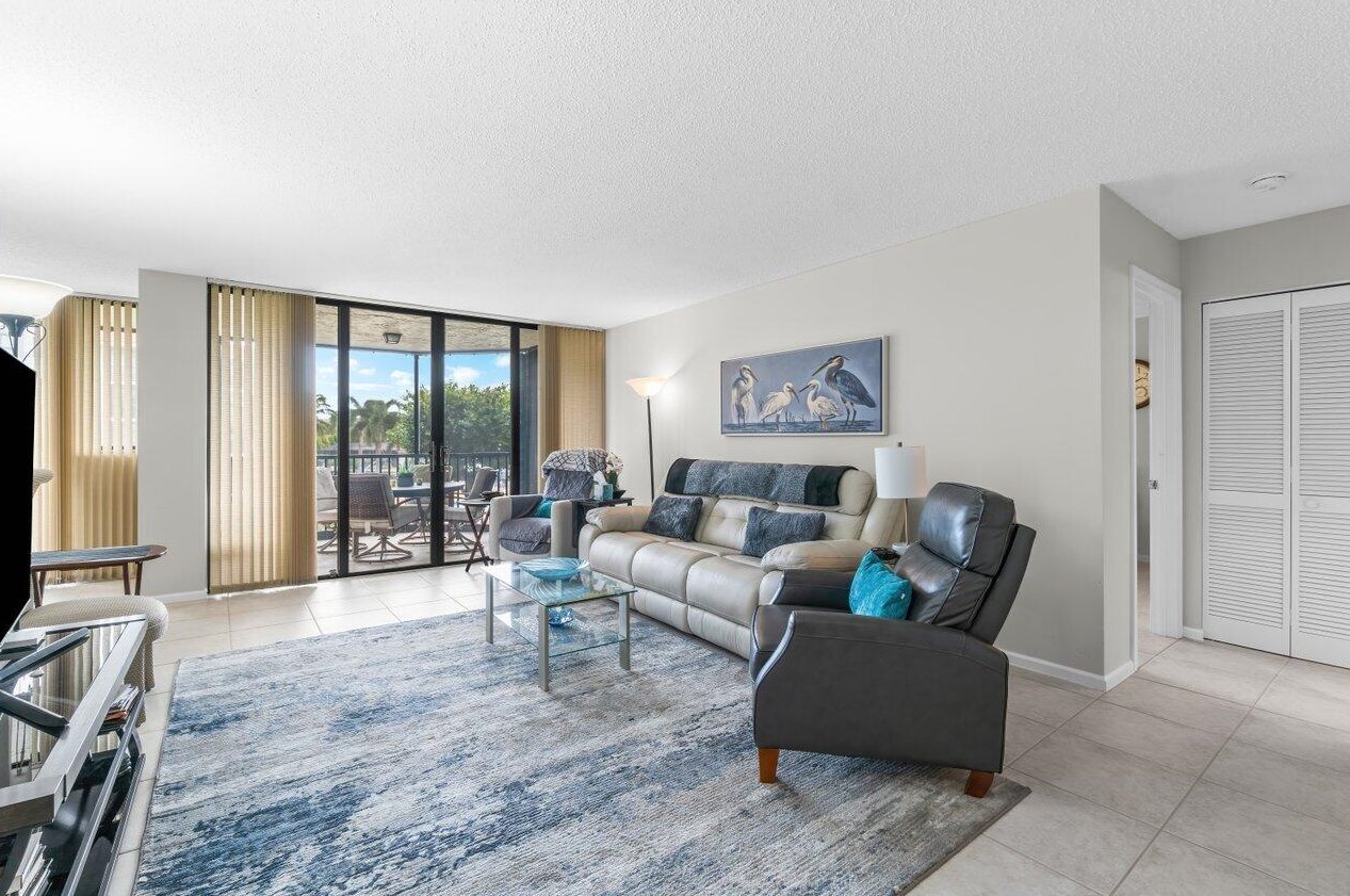 800 Jeffery St #207, Boca Raton, FL 33487