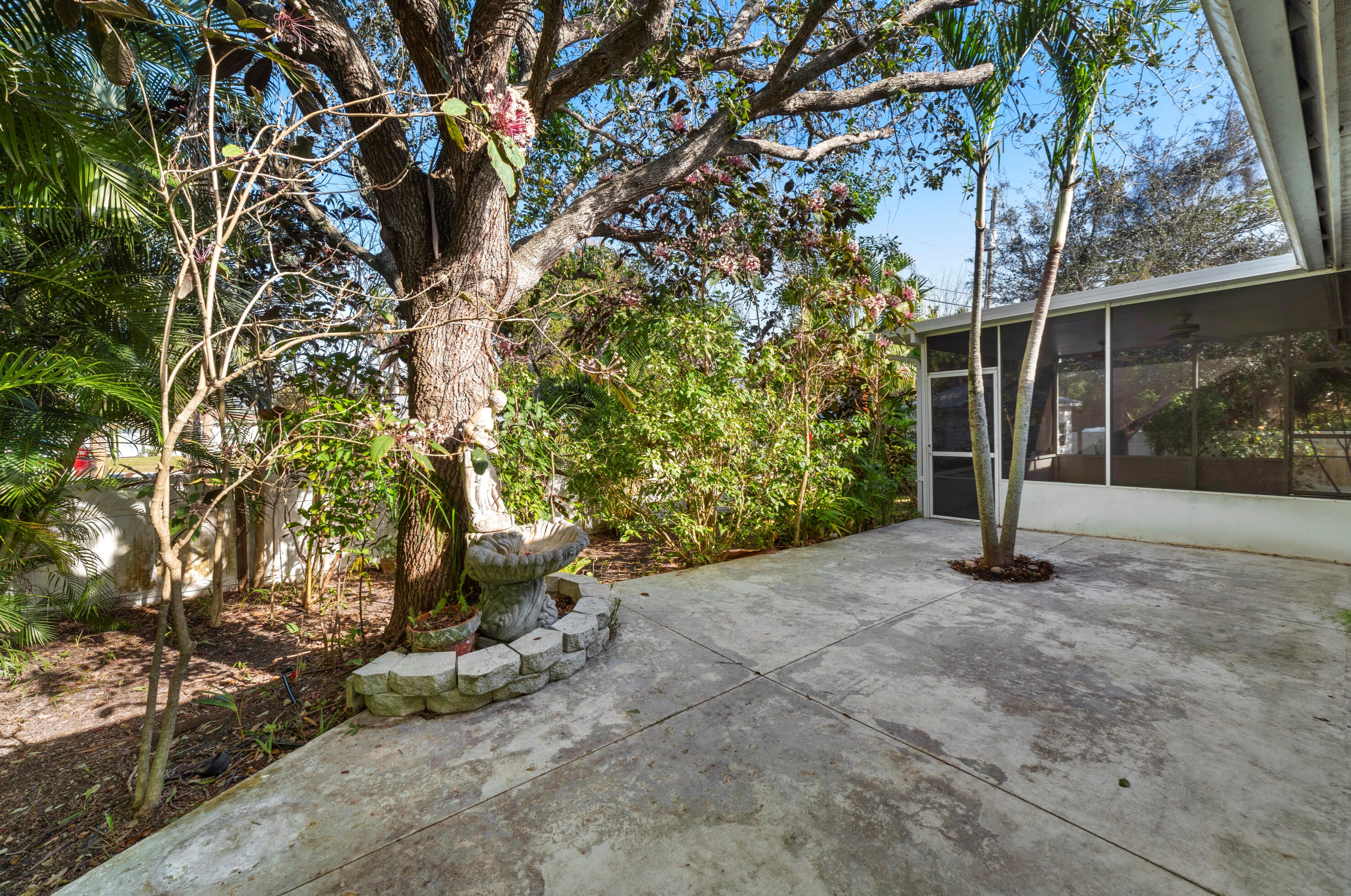 9355 Mercury St, Hobe Sound, FL 33455-5519