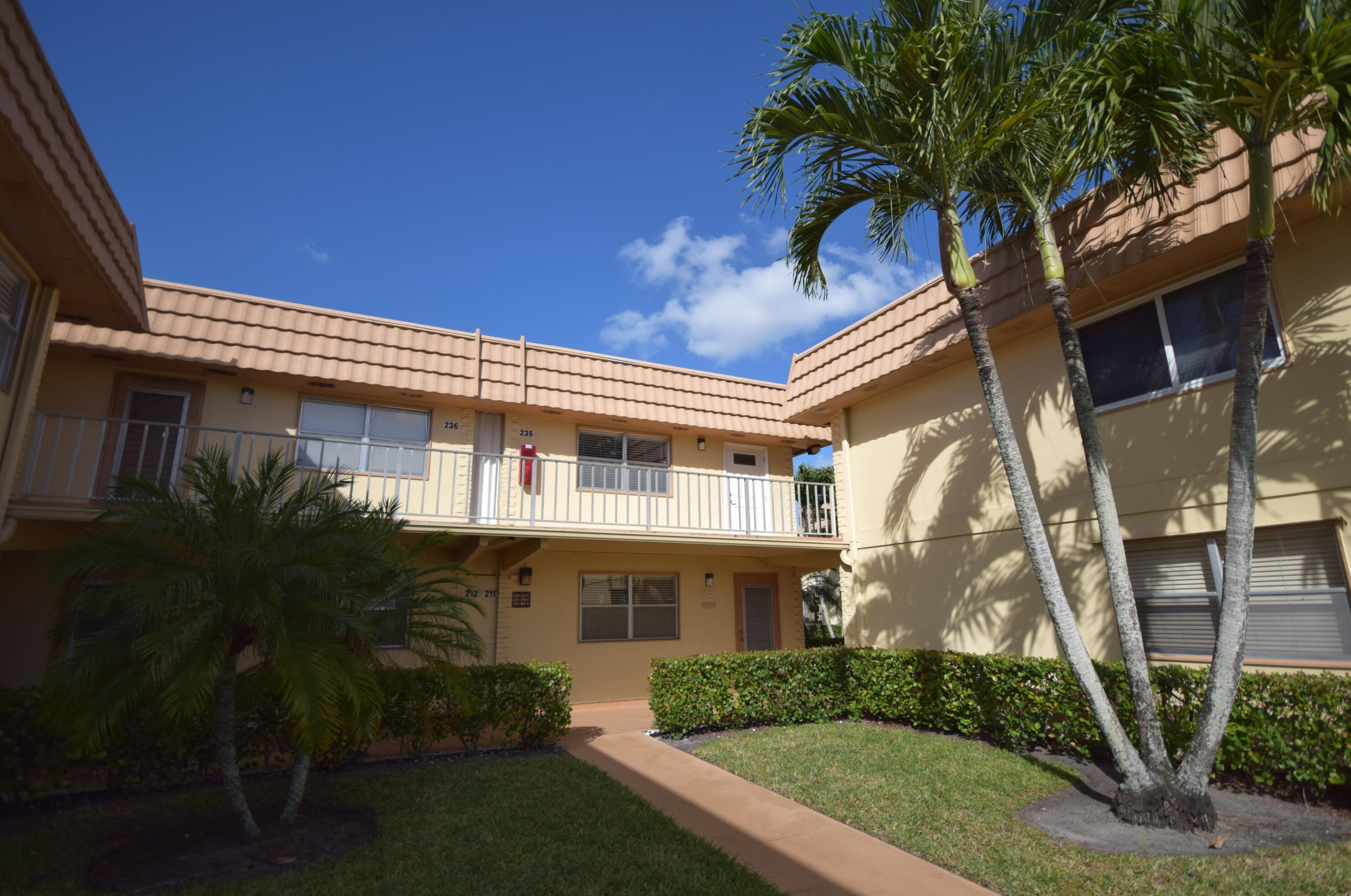 235 Saxony, Delray Beach, FL 33446