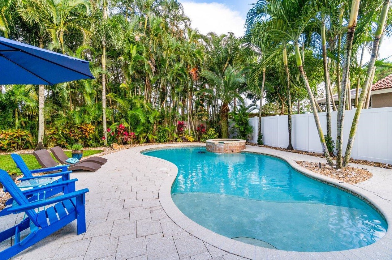 5105 Prairie Dunes Village Cir, Lake Worth FL  33463-8217 exterior